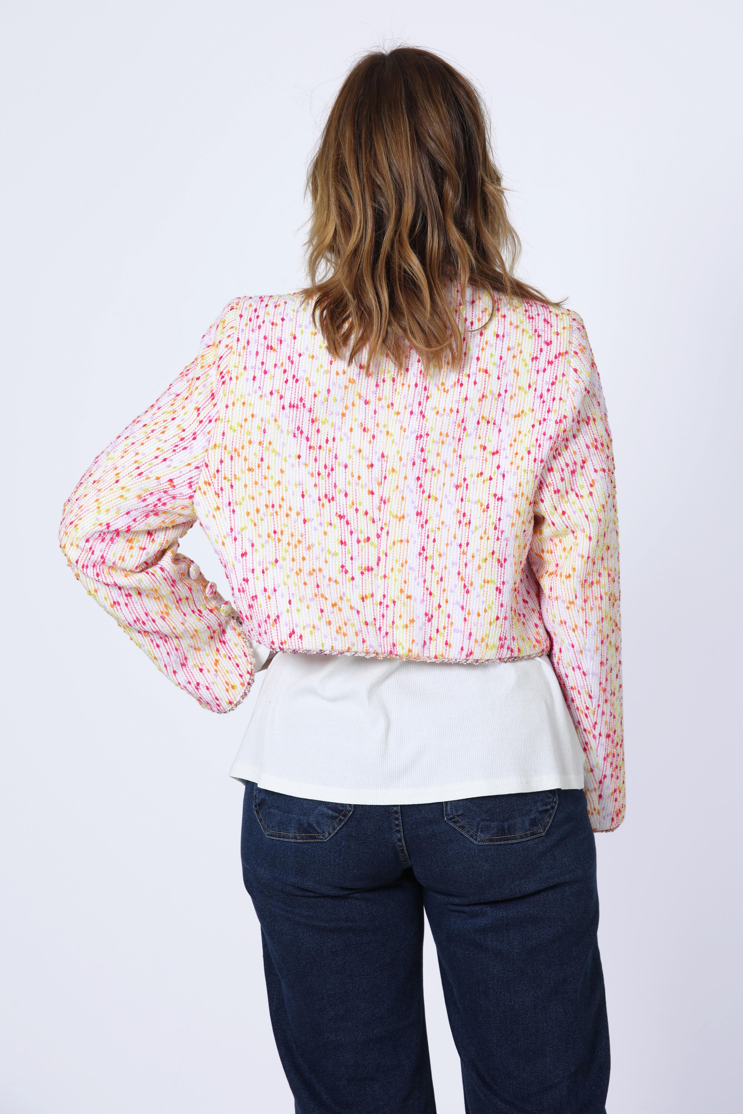 veste tailleur courte multicolore avec un galon