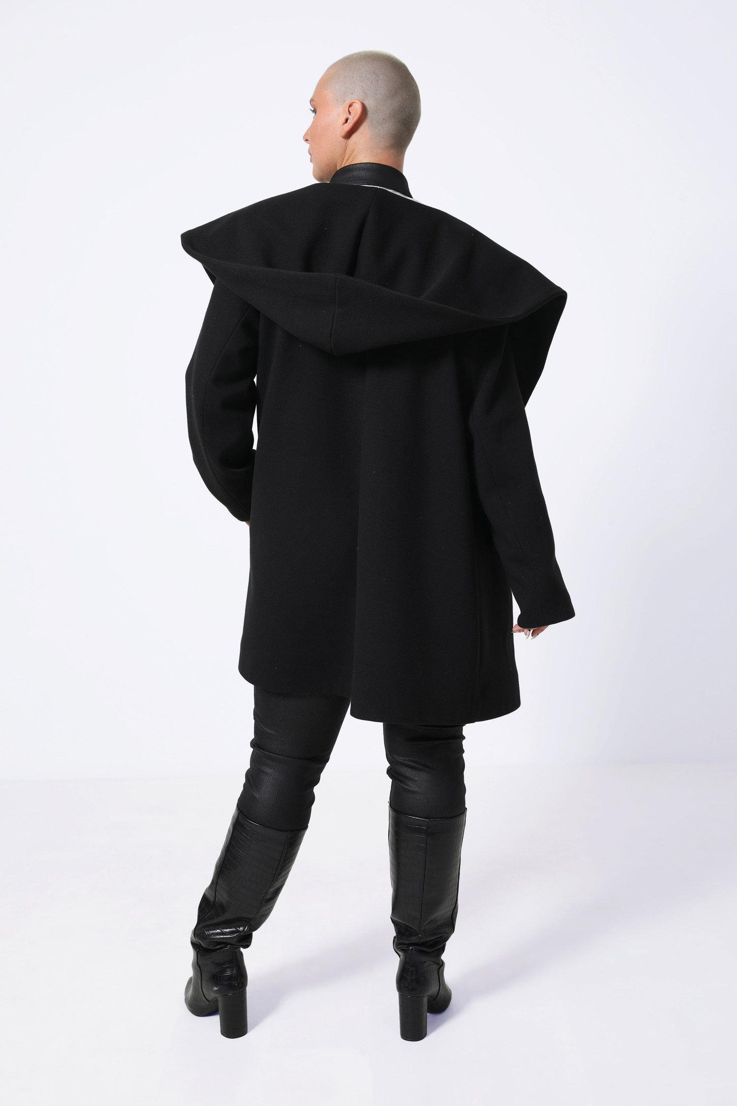 Plain 7/8 coat with a hood