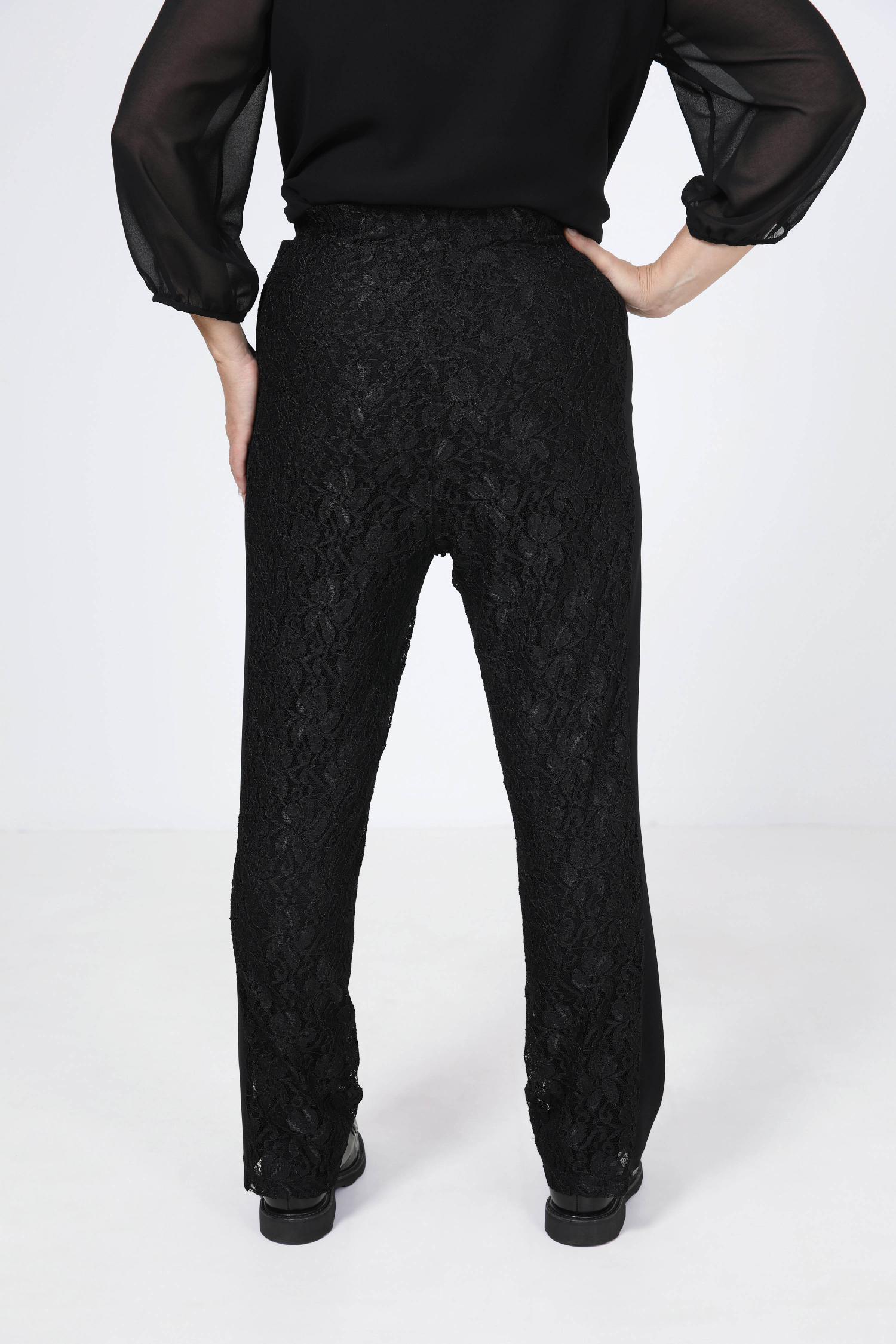Dual-material lace and crepe pants
