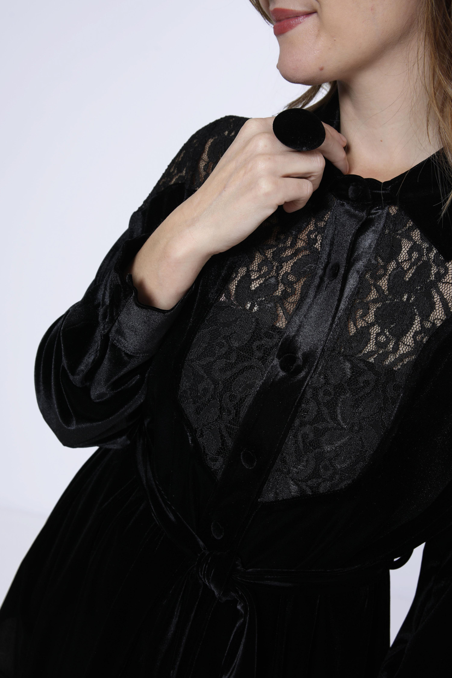 Velvet and lace shirt