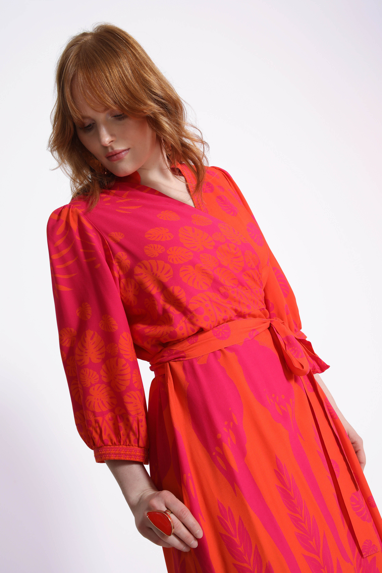 Robe longue portefeuille en impression perroquet