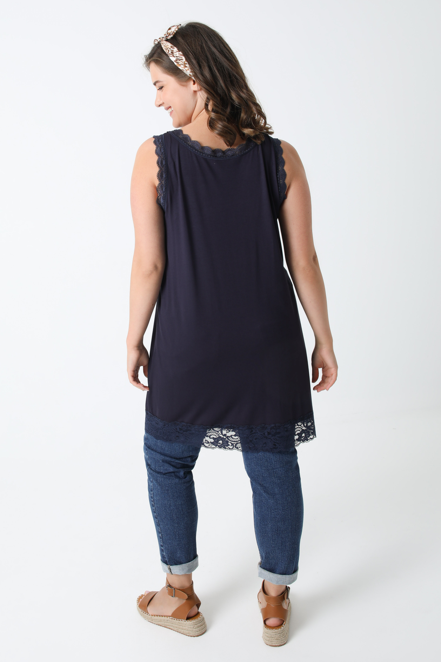 Long tank top with lace hem