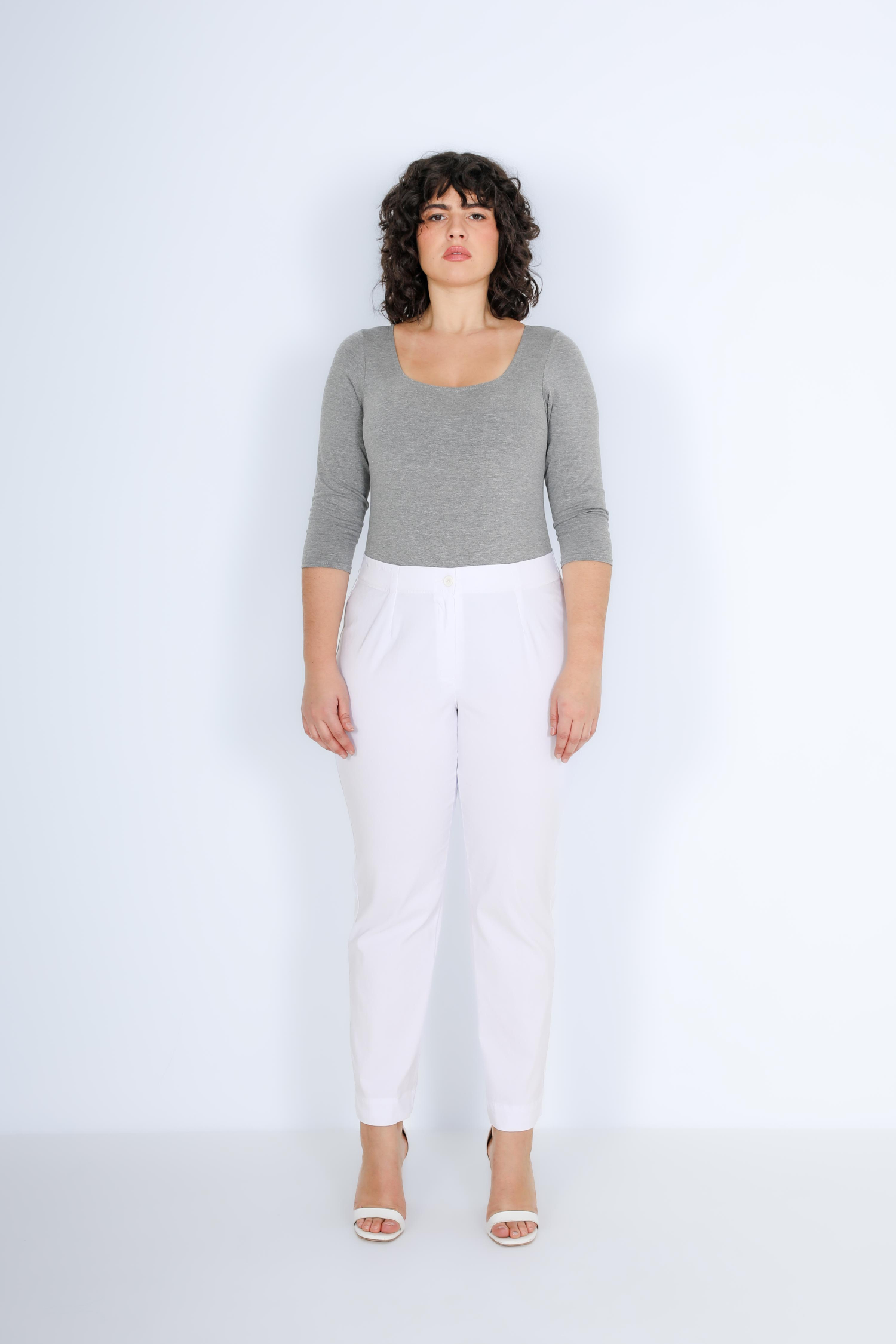 Pantalon en bengaline écoresponsable avec découpe nervurée au dos