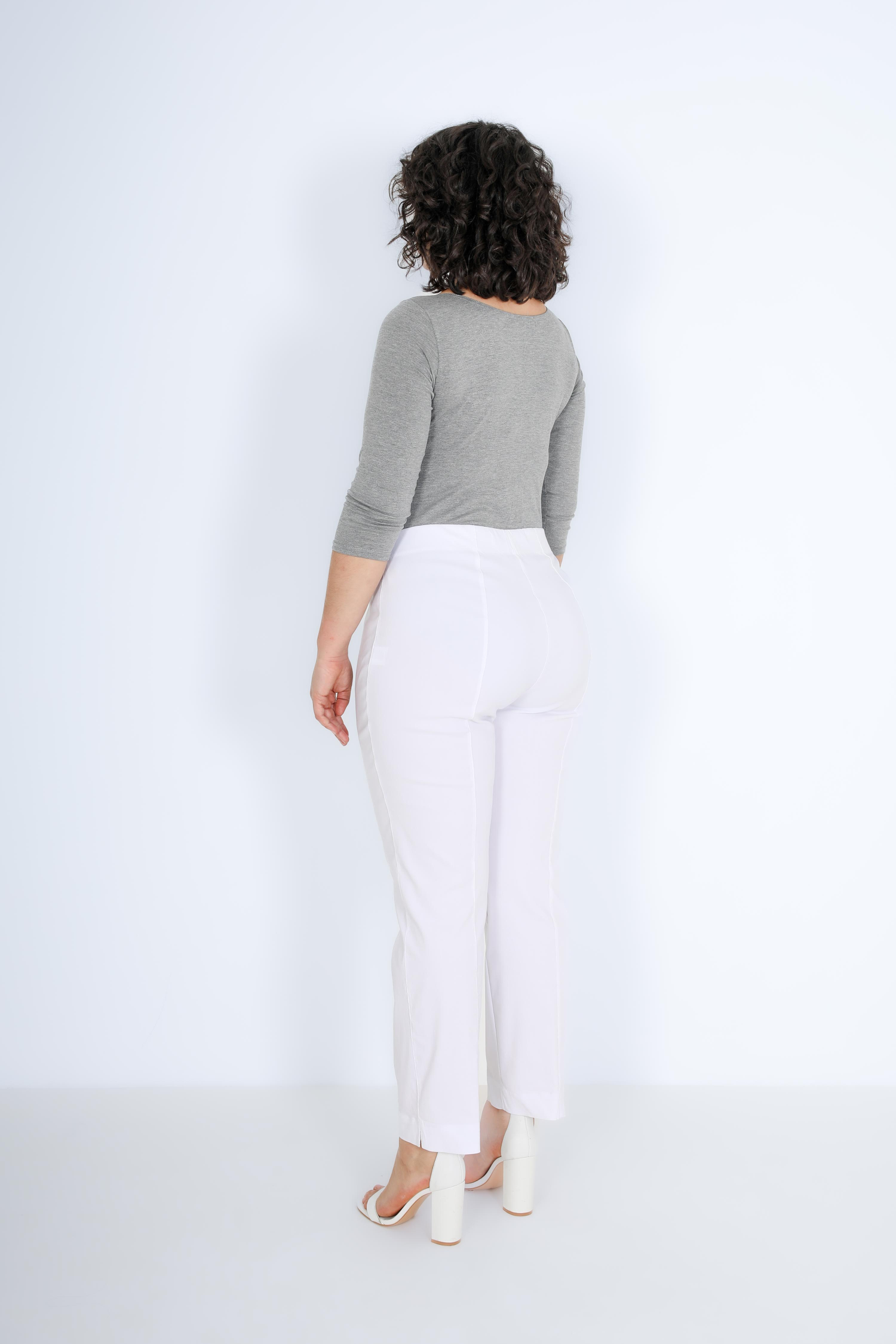 Pantalon en bengaline écoresponsable avec découpe nervurée au dos