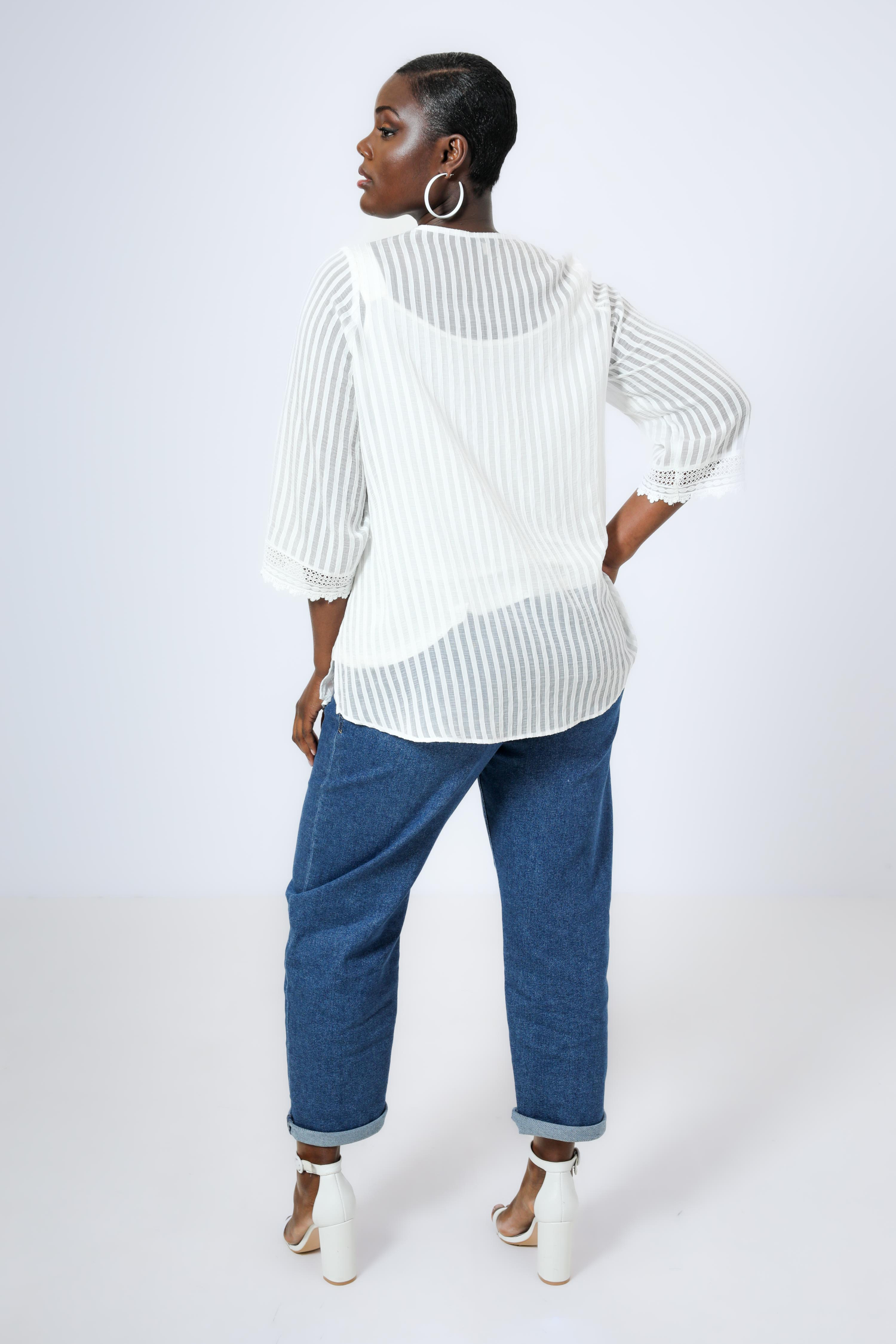 Blouse en voile gaufré effet rayure ton/ton