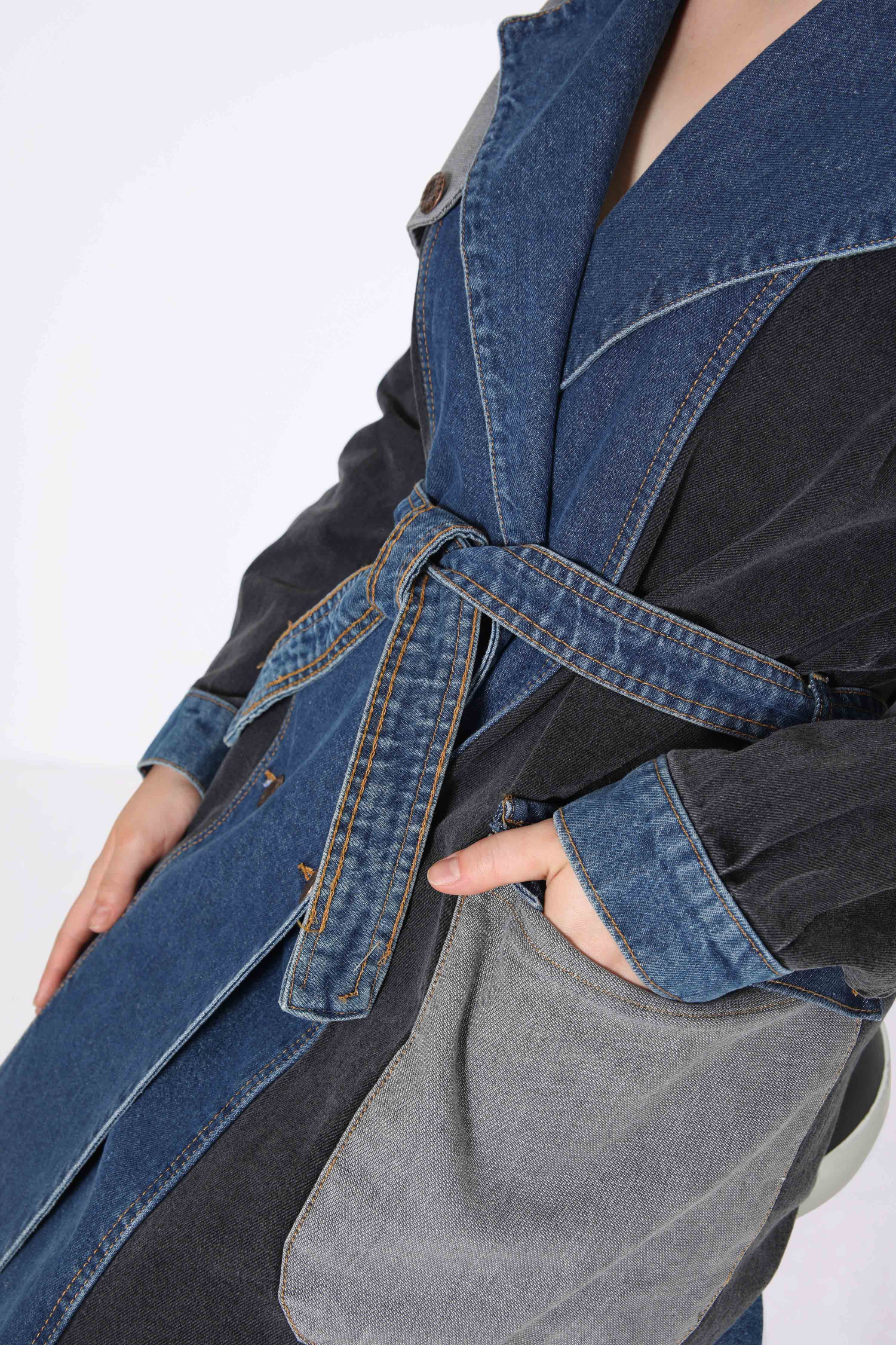 Trench en patchwork de denim