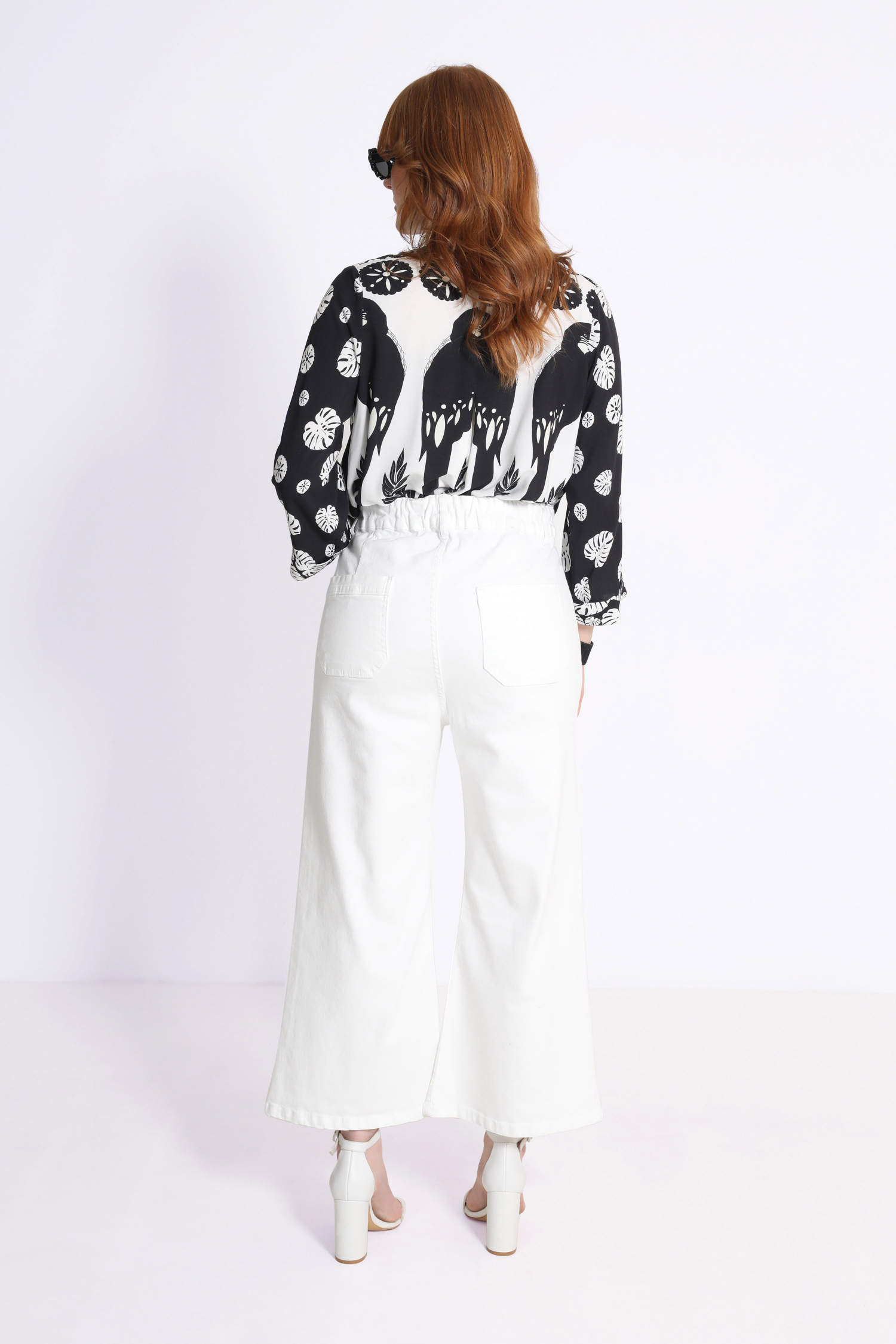 jeans blanc de style évasé