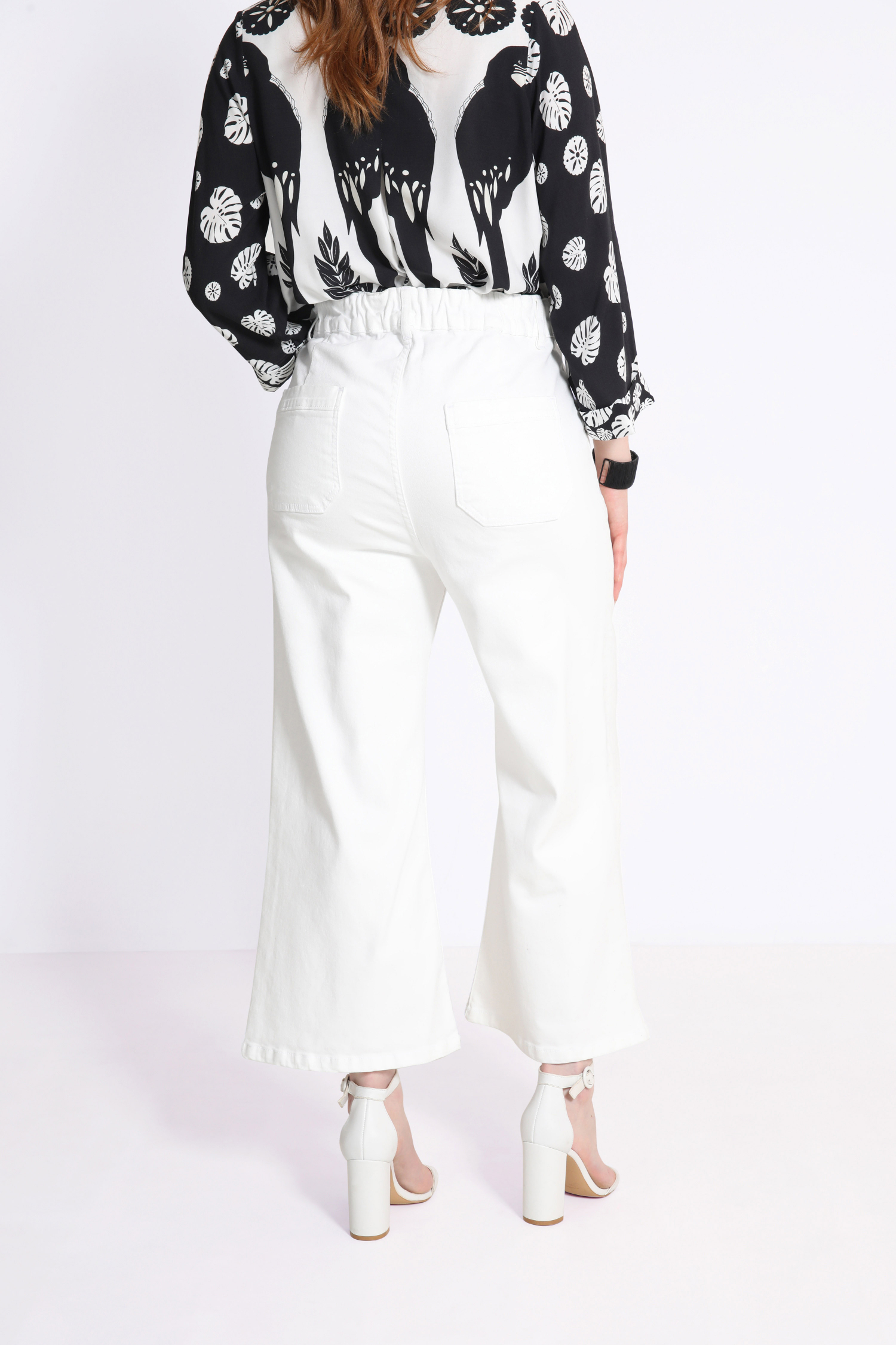 jeans blanc de style évasé