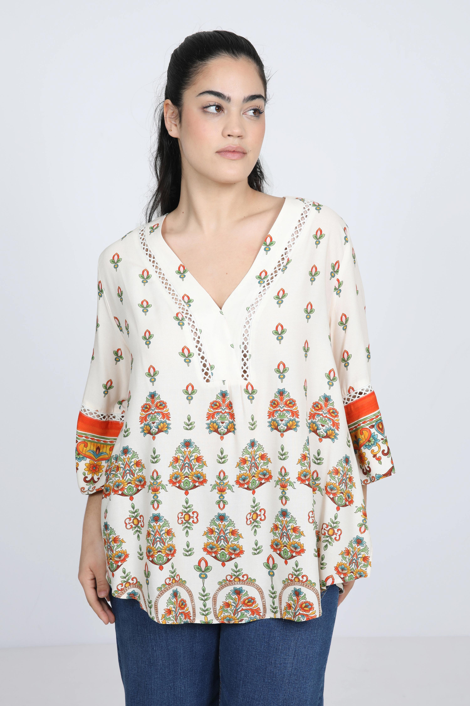 Blouse in base design print