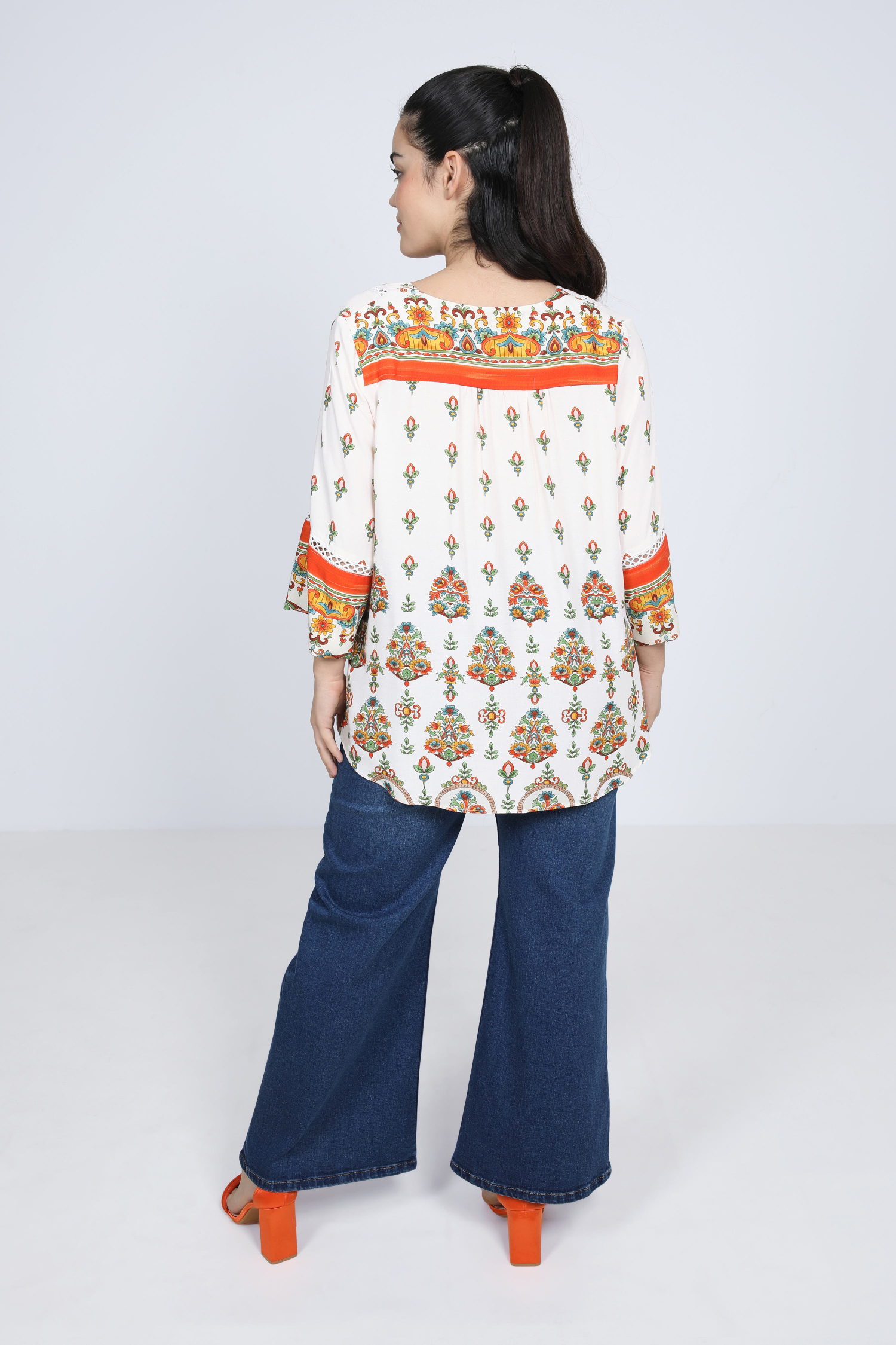 Blouse in base design print