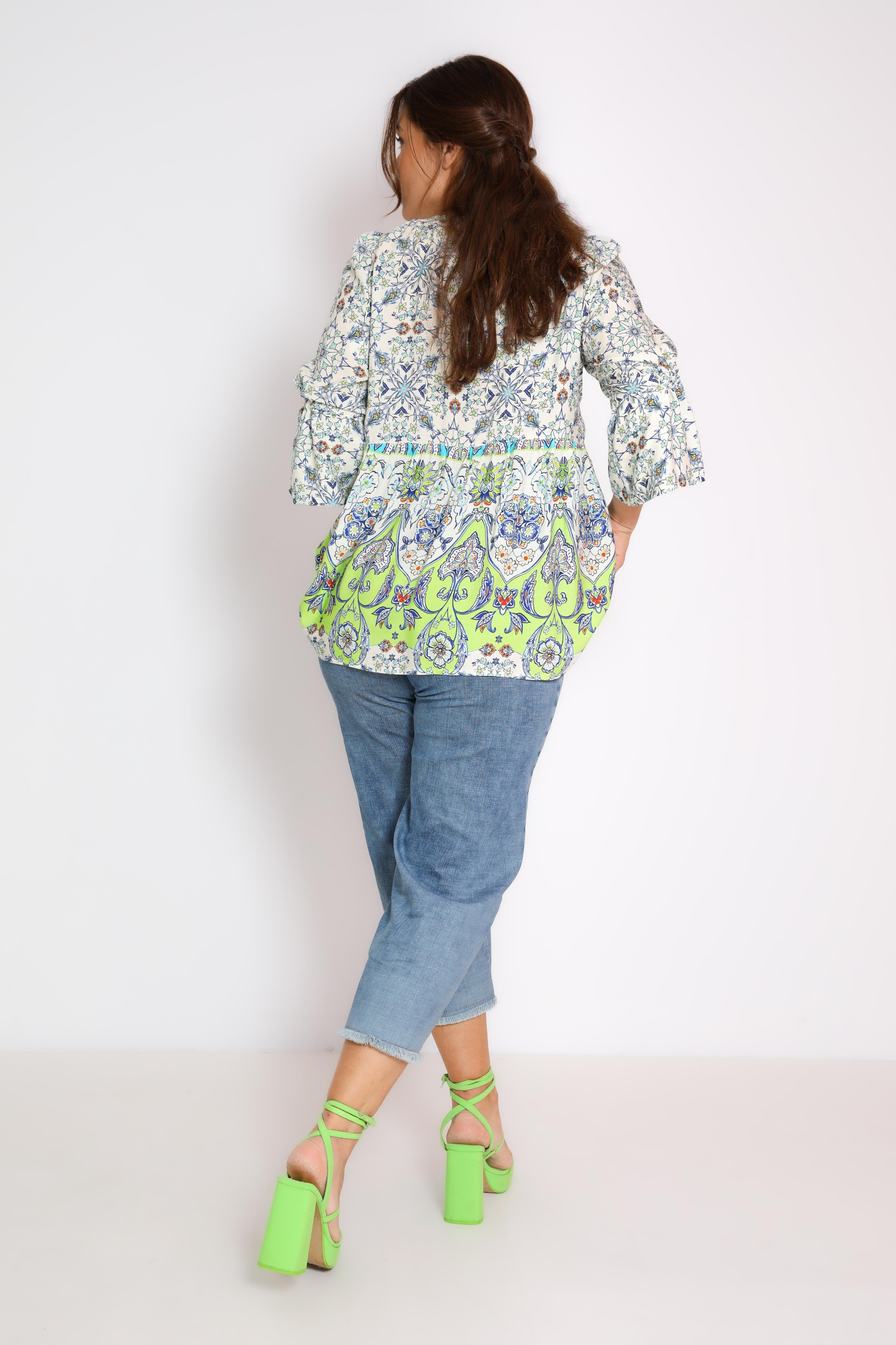 Printed blouse with a basic pattern