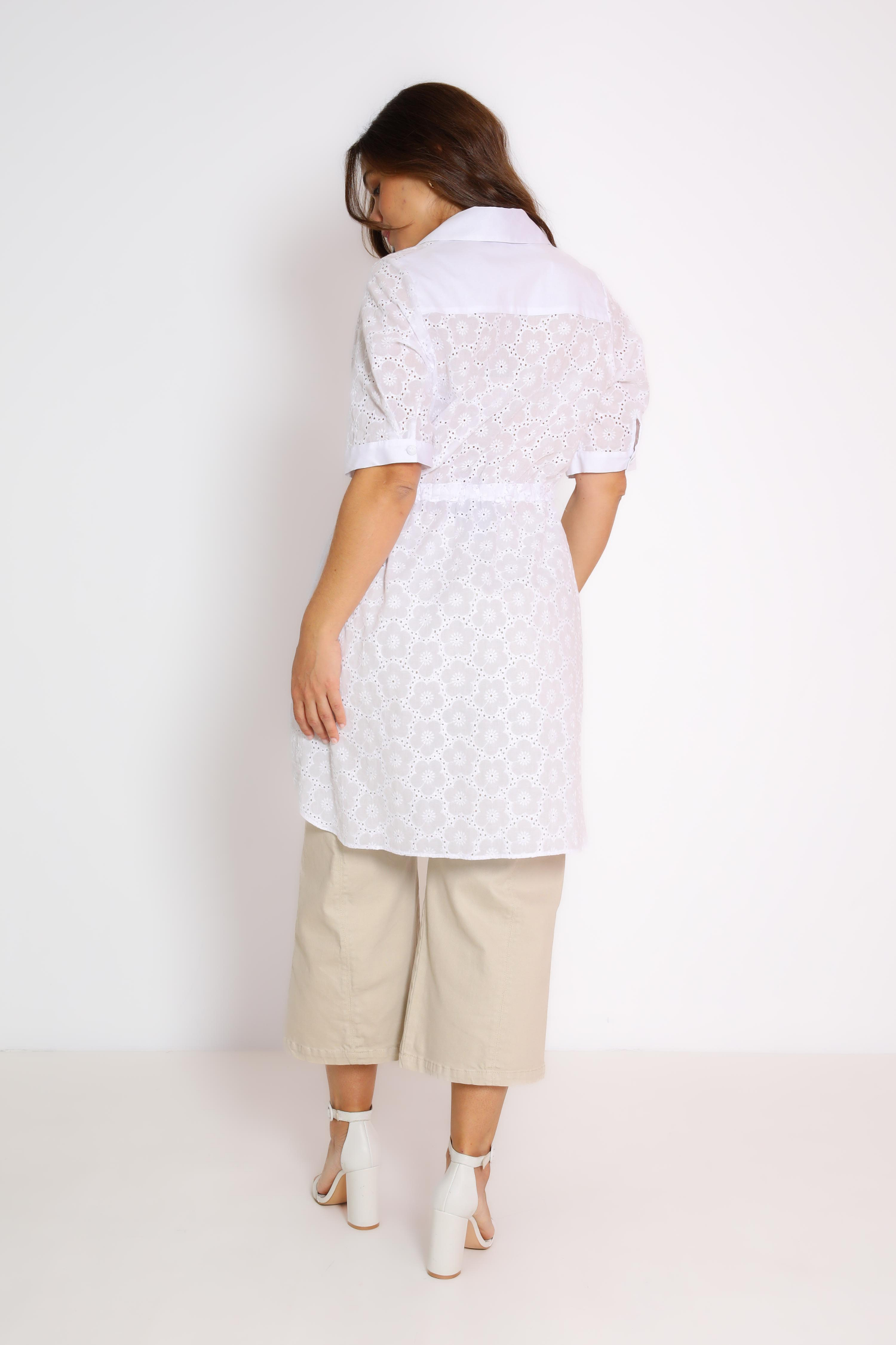 Long shirt in embroidery and poplin