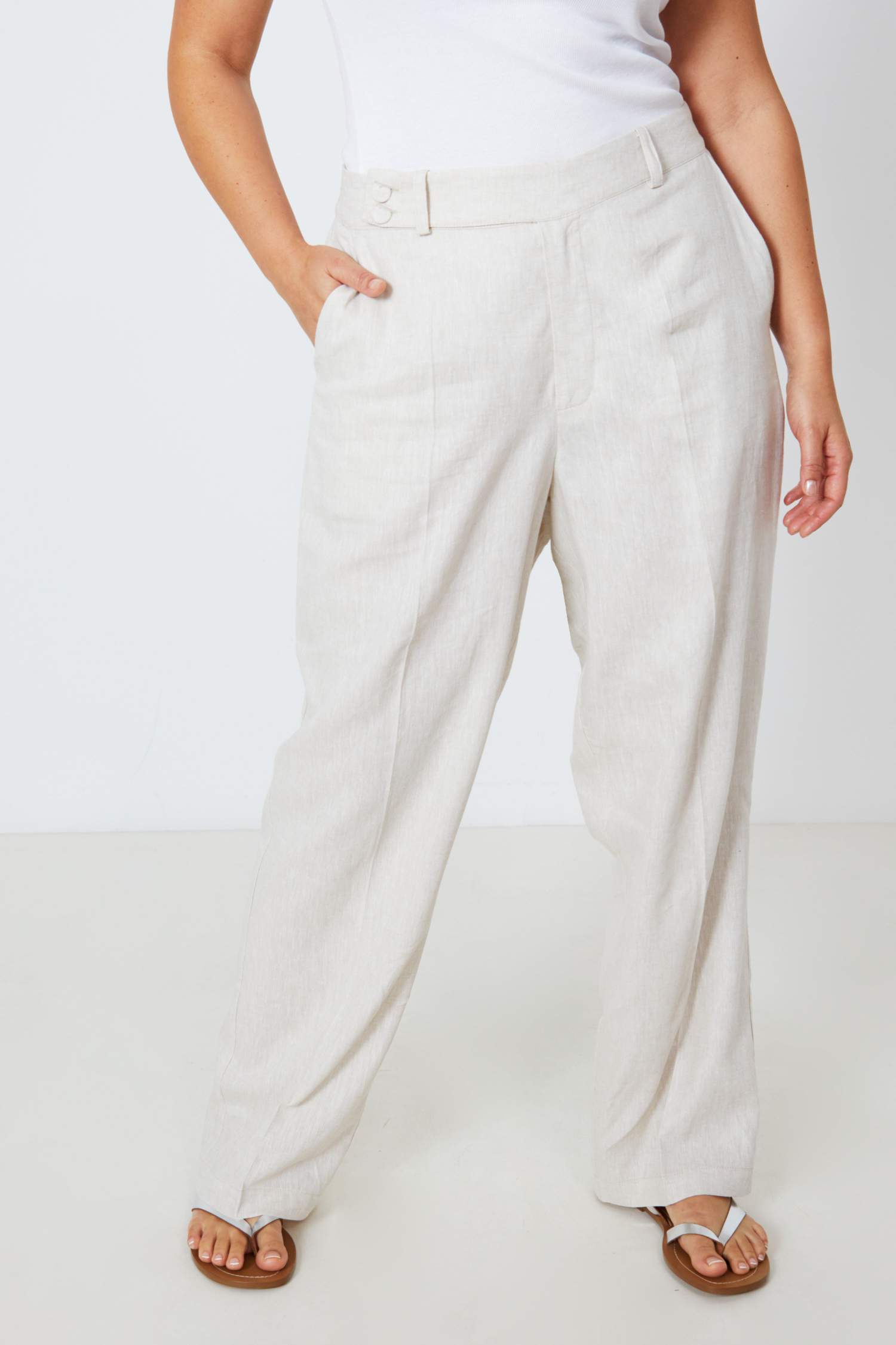 Straight tailored pants in plain linen