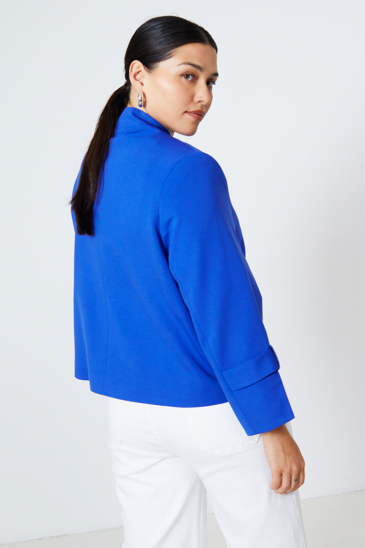 Short plain collarless jacket