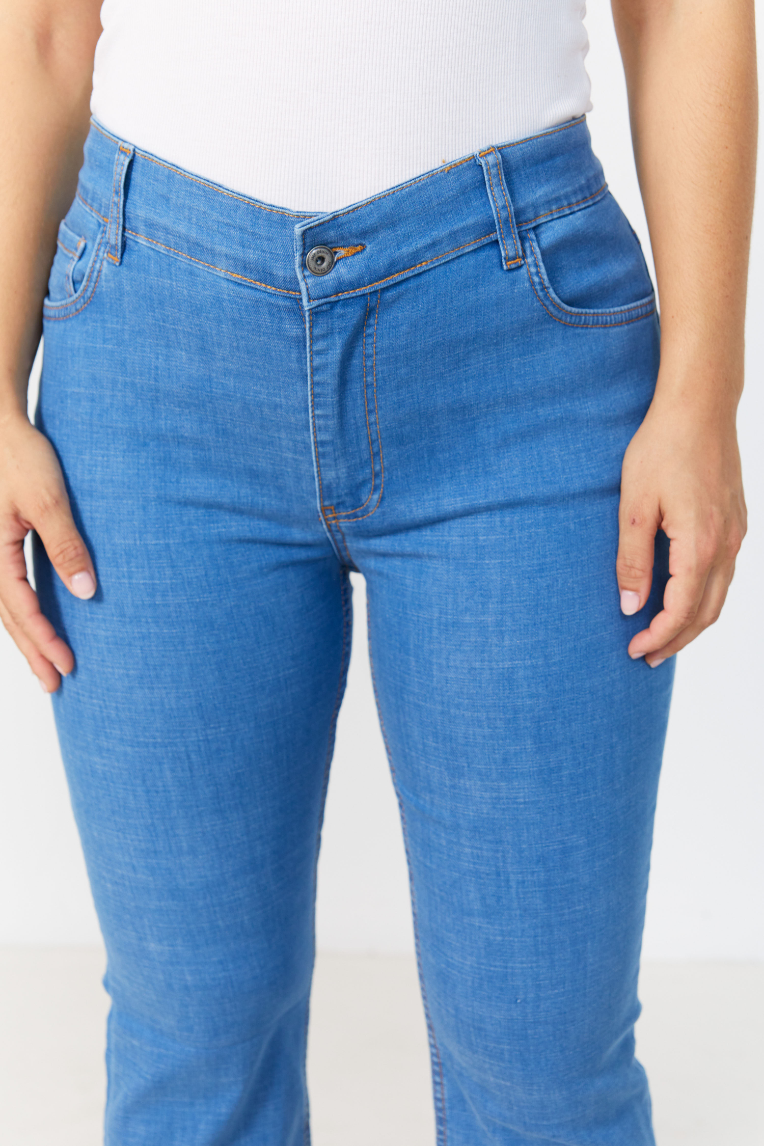 Jean 7/8 avec franges au bas