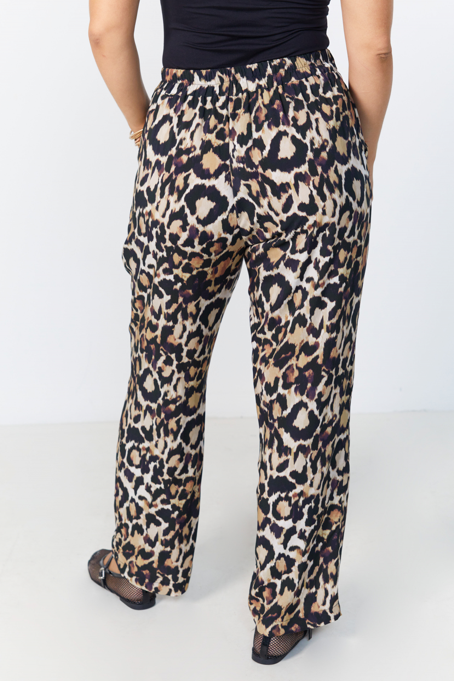 Pantalon impression animal de coupe droite