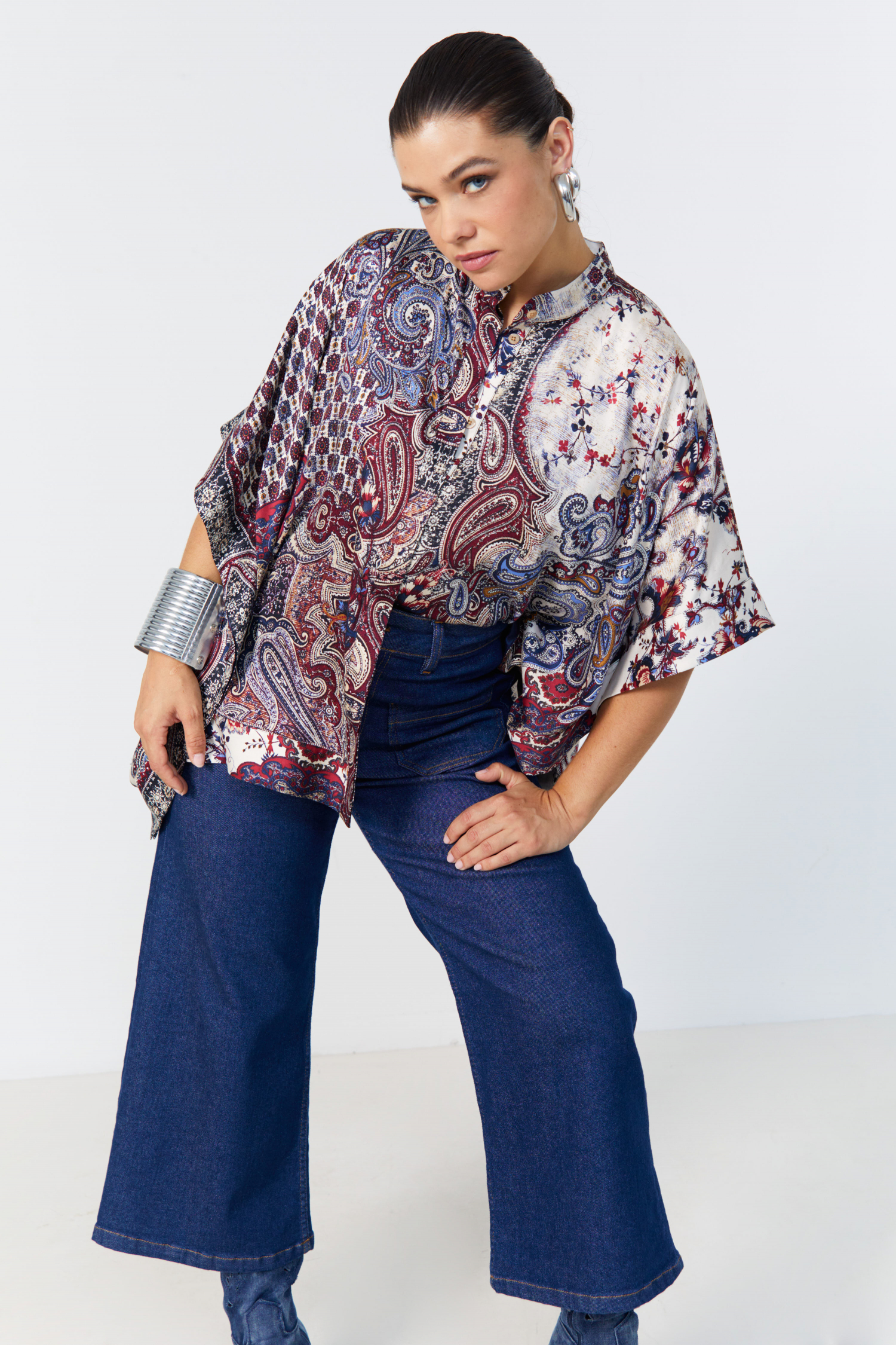 Oversized printed satin shirt in T