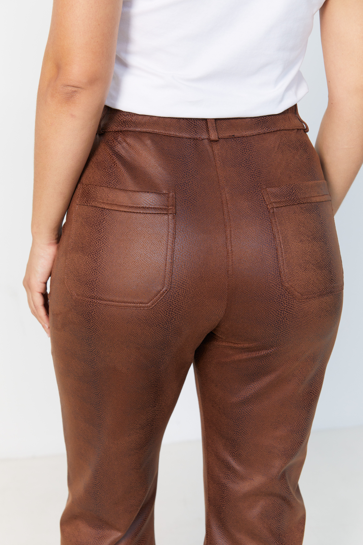 Faux leather 7/8 pants