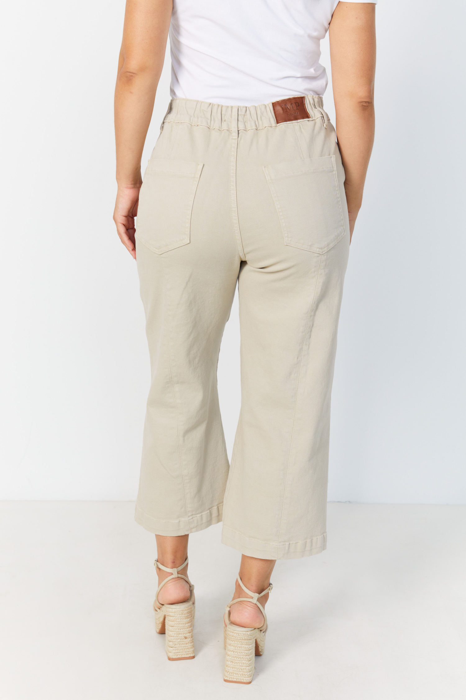 Jeans de couleur tie n dye avec patte fantaisie et boutons
