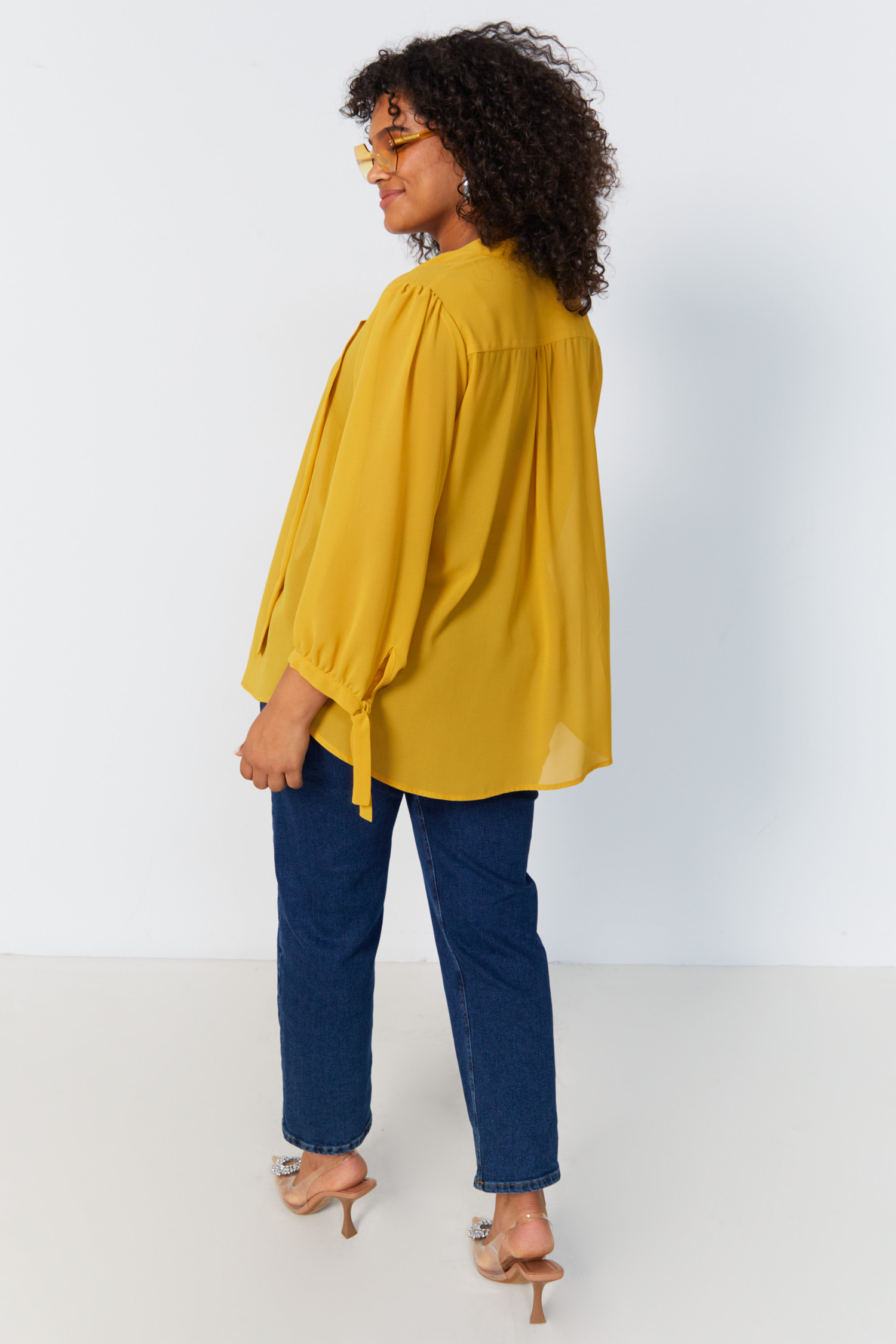 Plain voile shirt with flat pleats