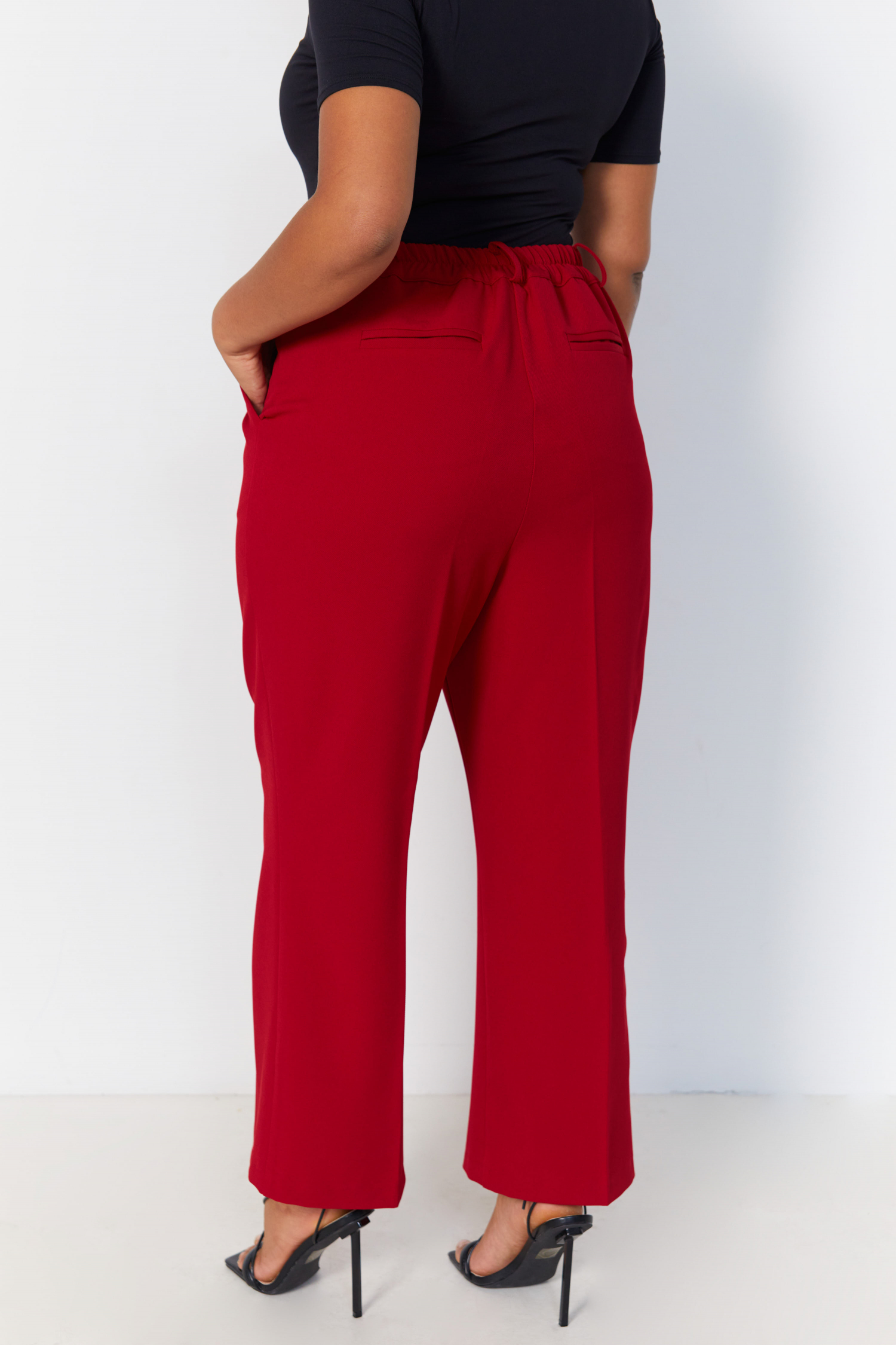 Straight tailored trousers in plain colour