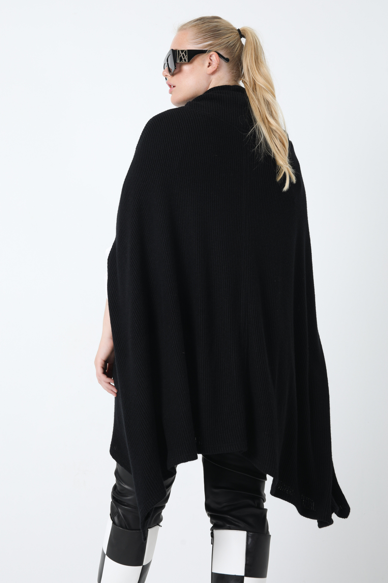 Pancho with wide plain knit collar