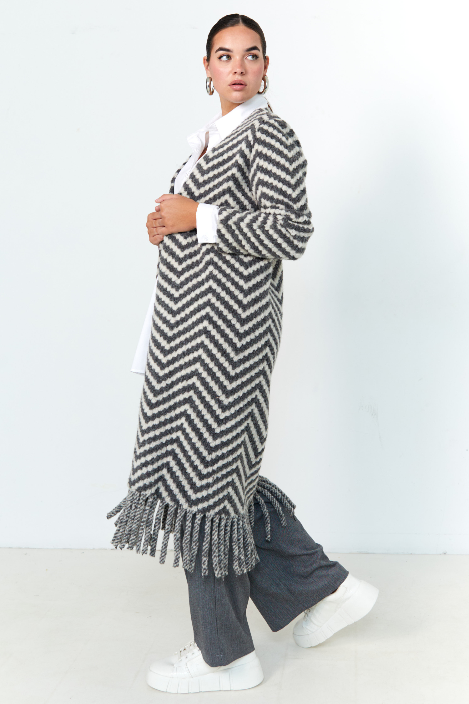 Manteau imprimé chevron avec franges.