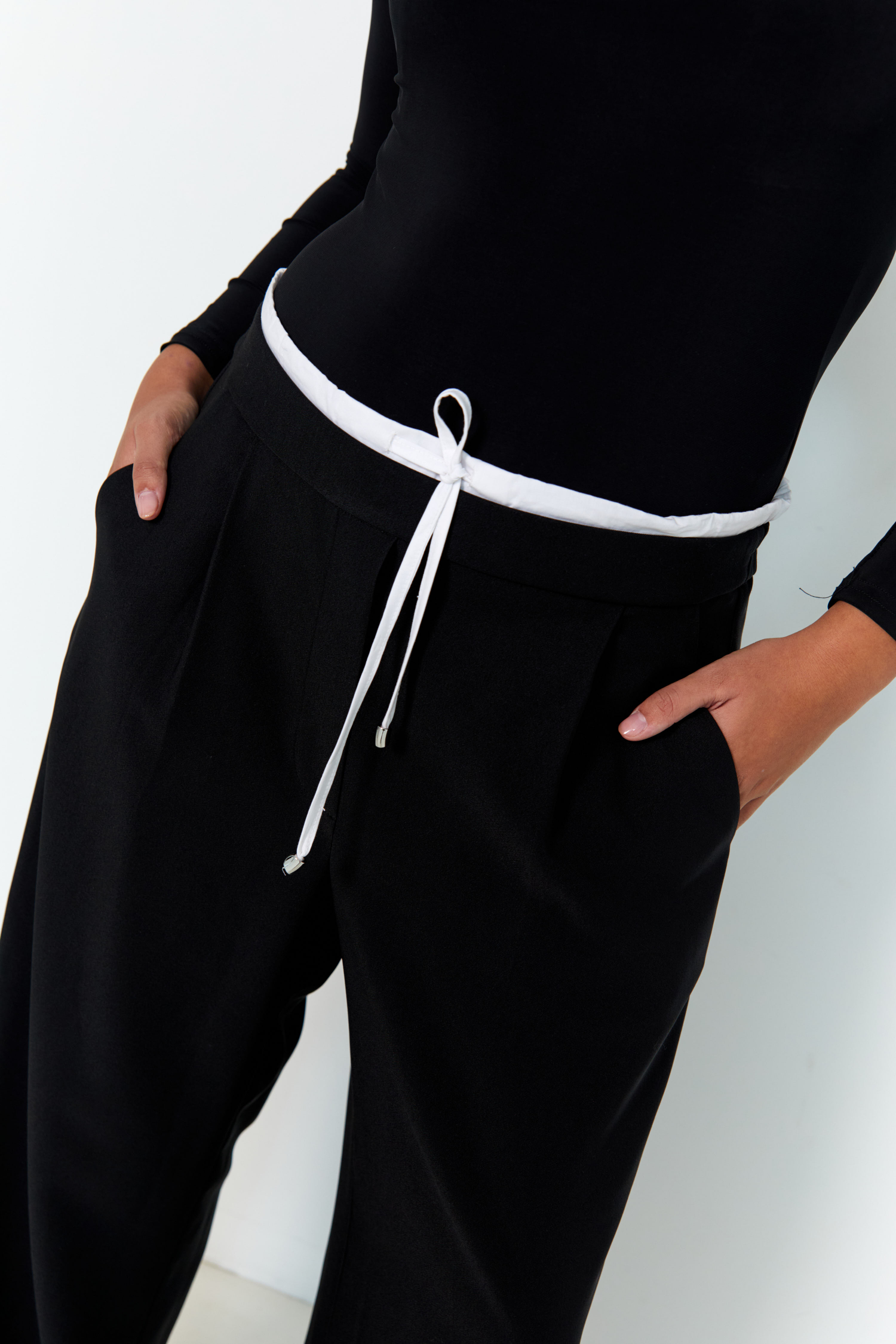 Wide double-waisted pants in two materials