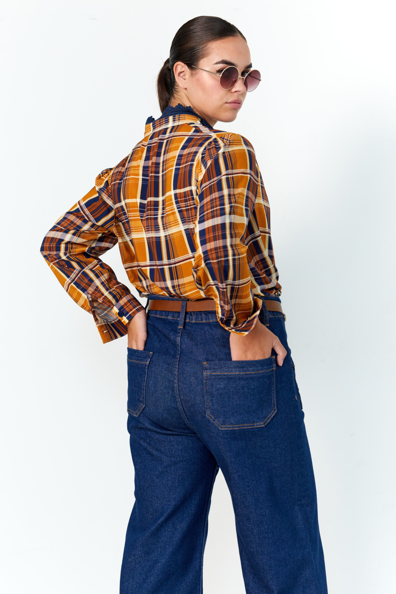 Plaid shirt with macramé braid