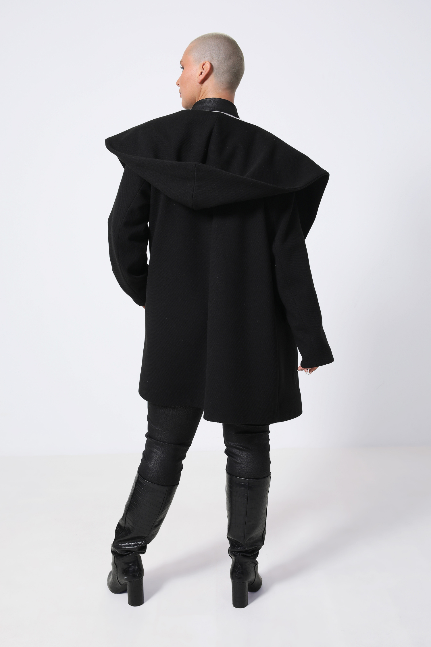 Plain 7/8 coat with a hood