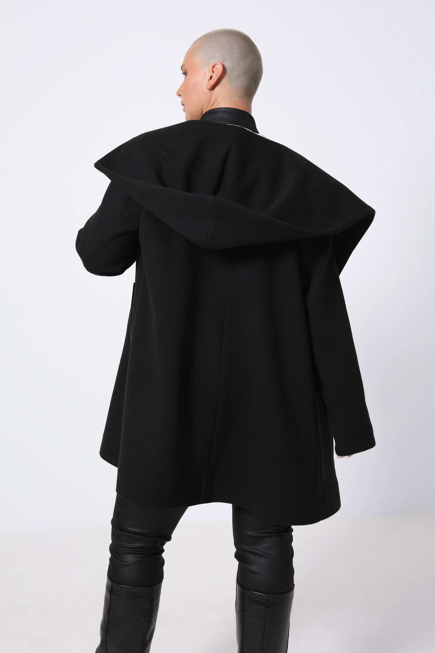 Plain 7/8 coat with a hood