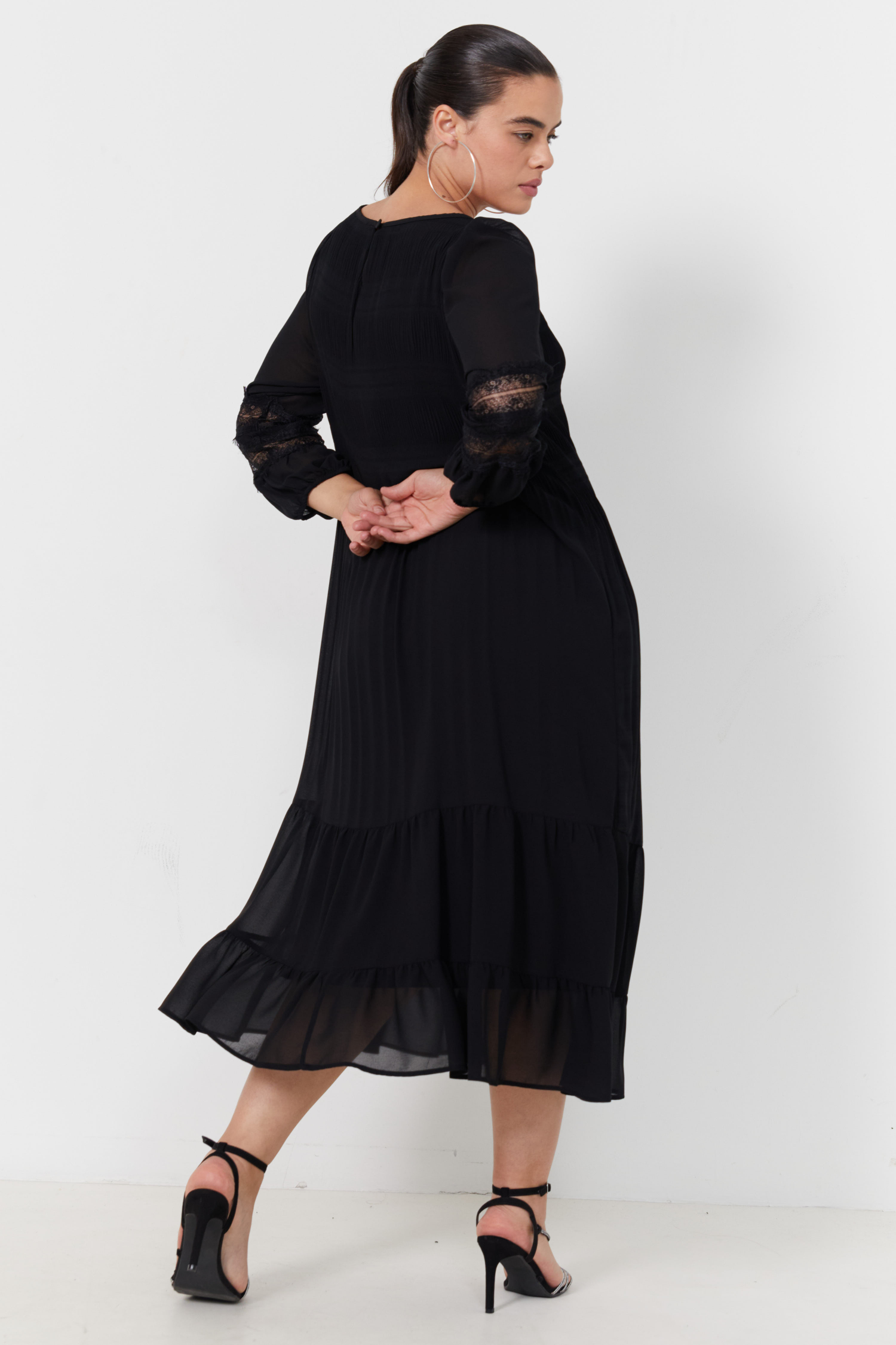 long pleated dress in plain voile with lace