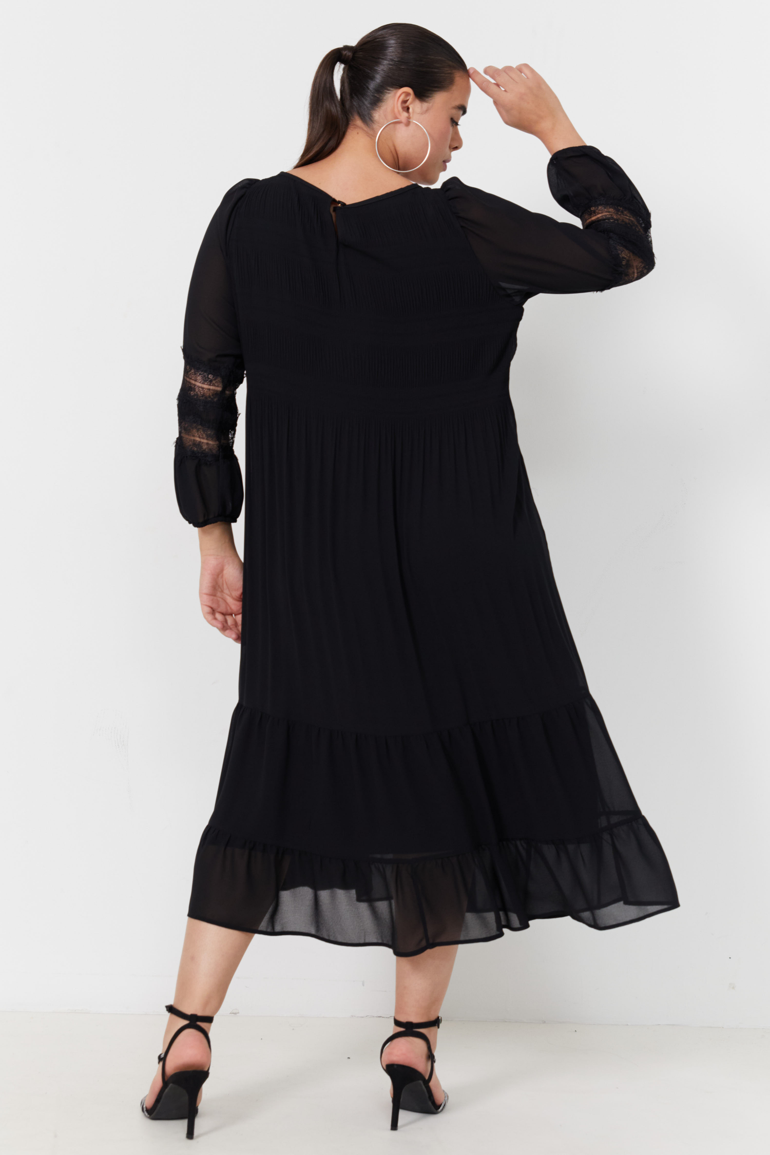 robe longue plissée en voile uni avec dentelle