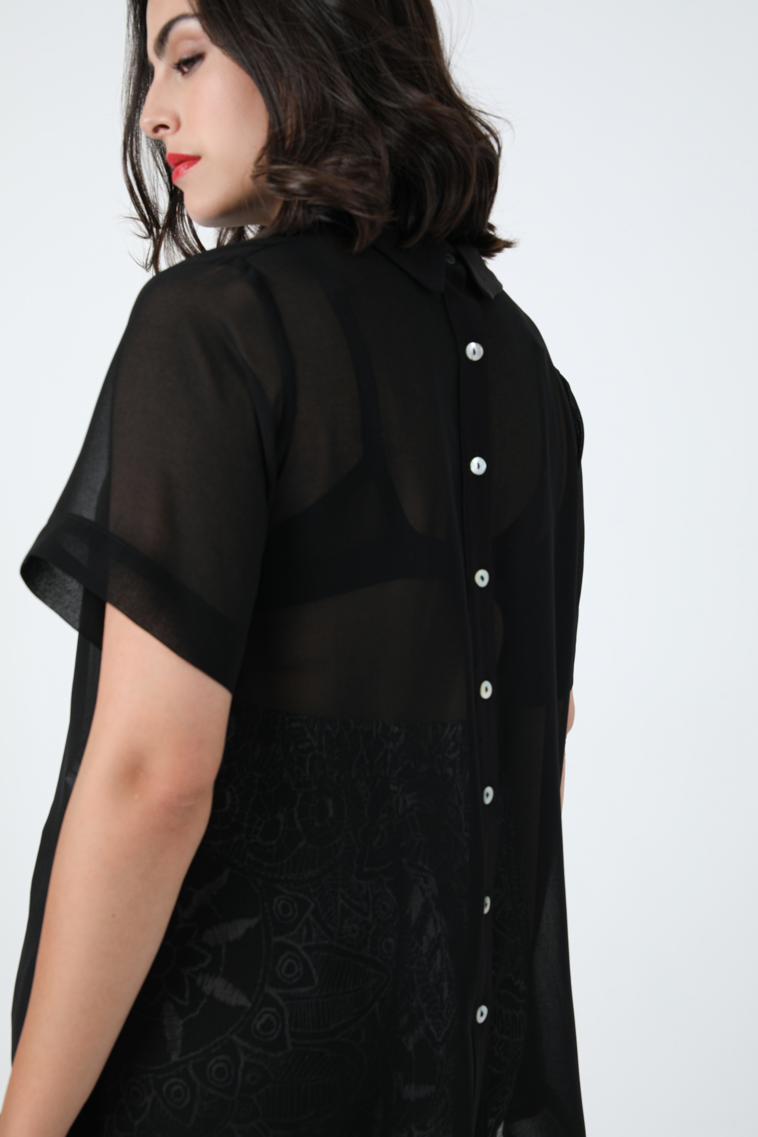 Plain voile shirt with buttoned back