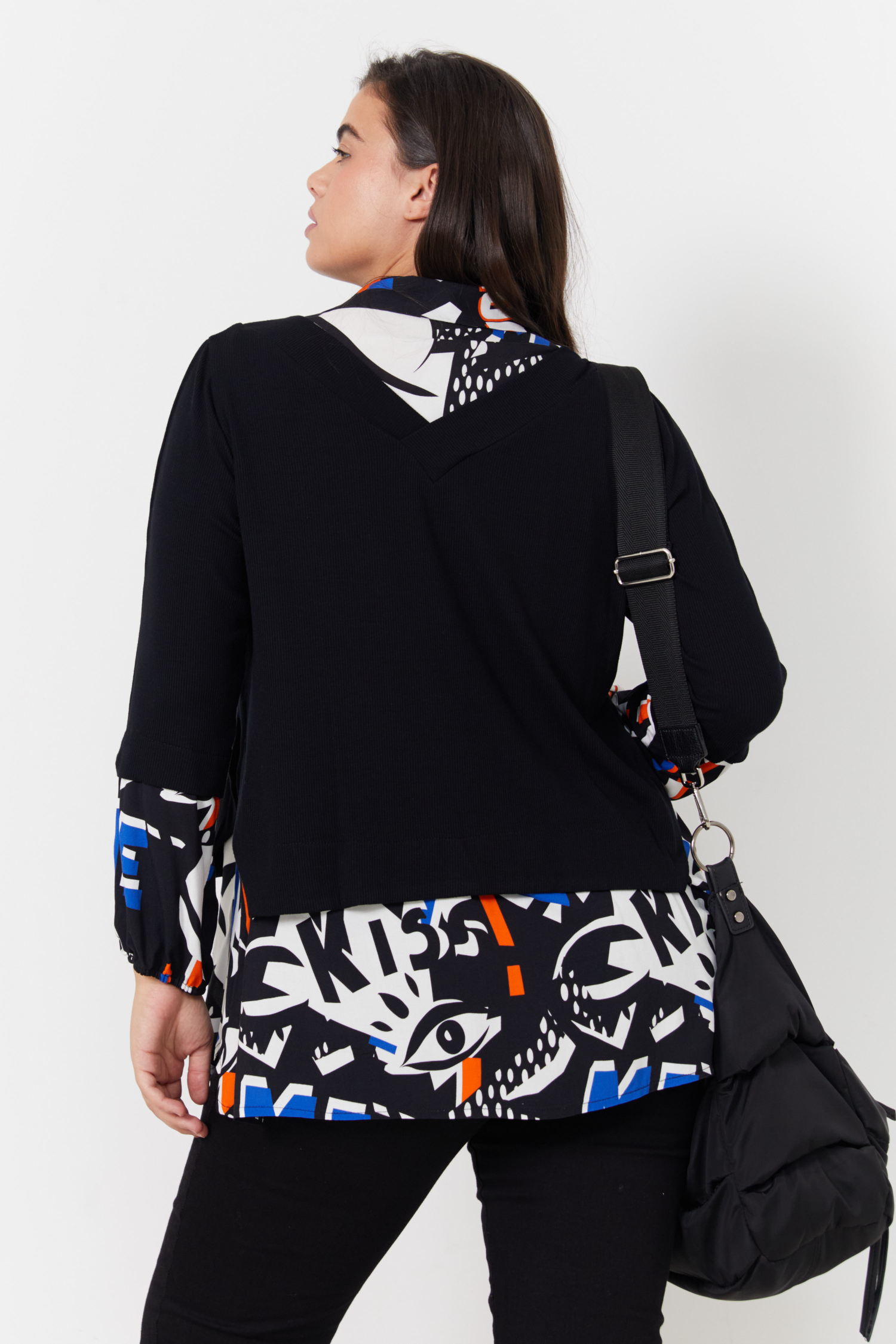 Pull en maille uni effet superposition imprimé