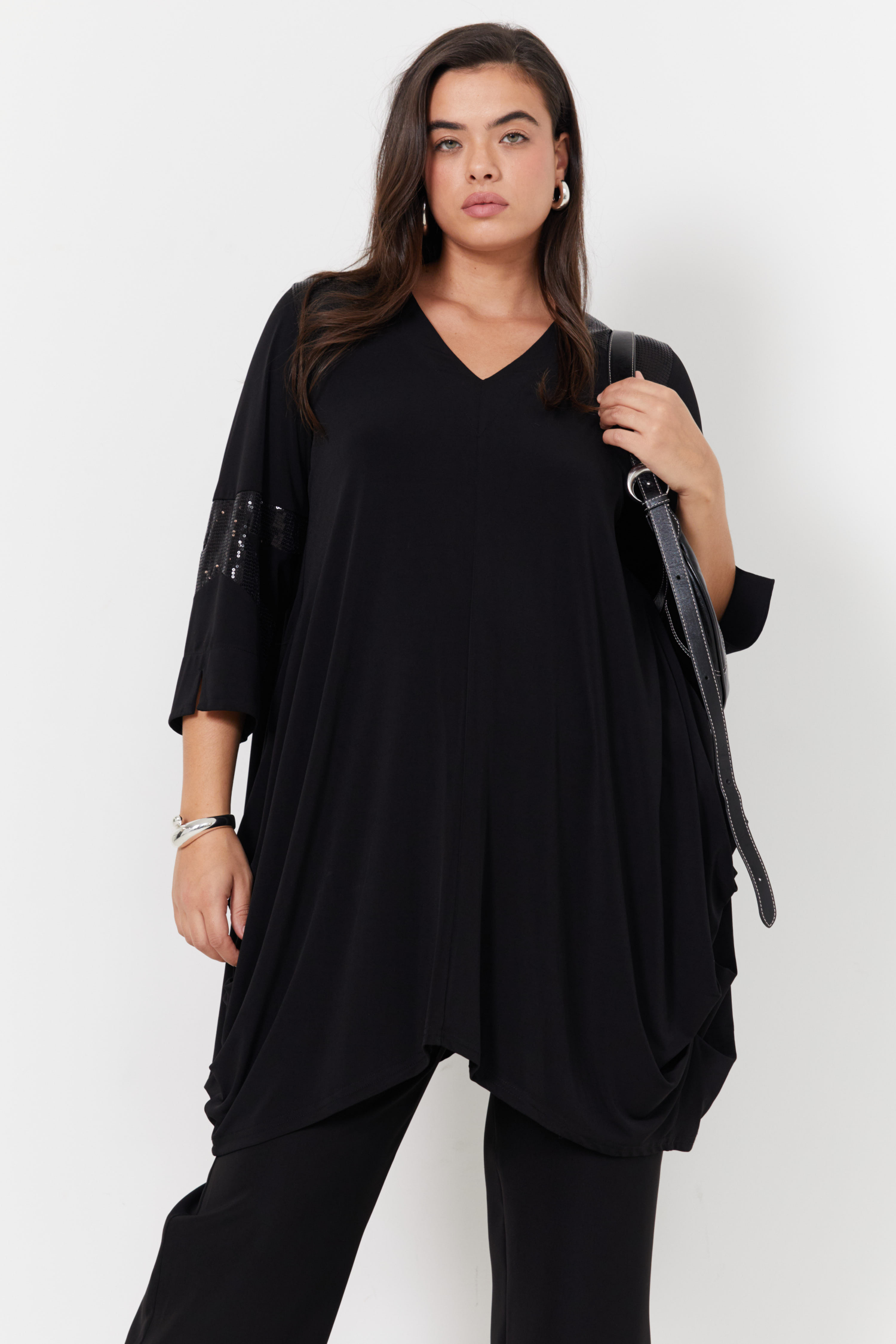 Knit tunic with sequins