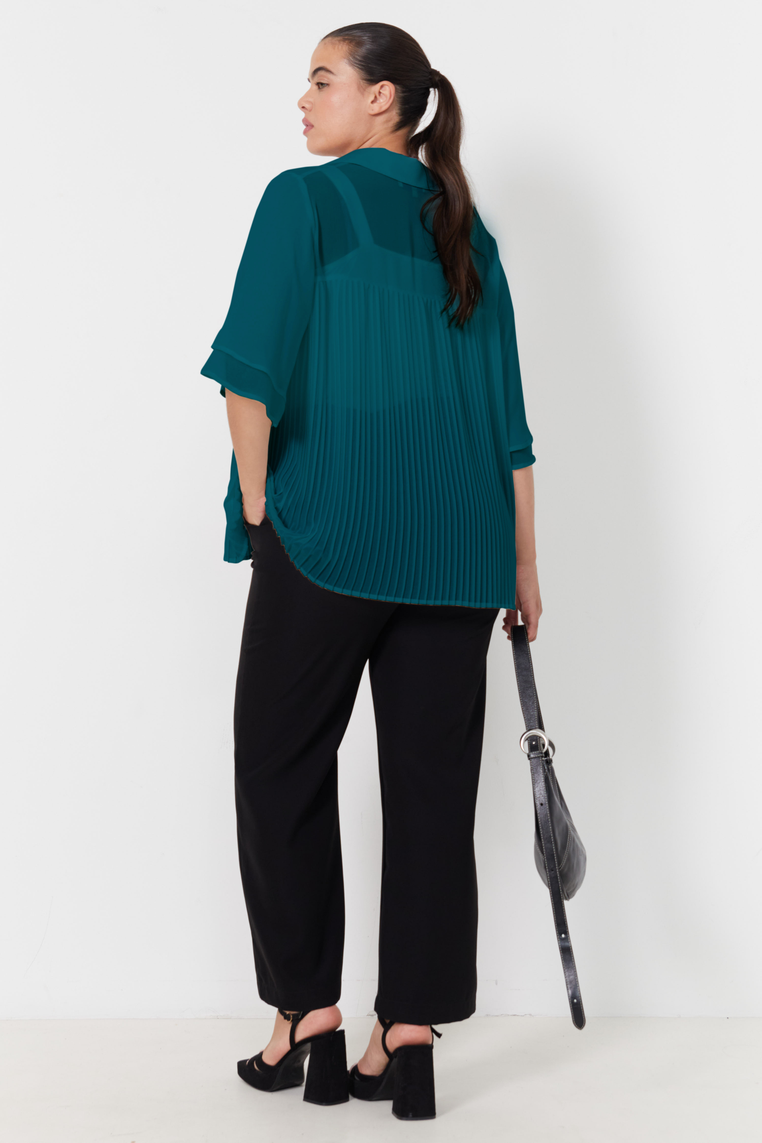 Shirt with pleats in plain voile and its removable top