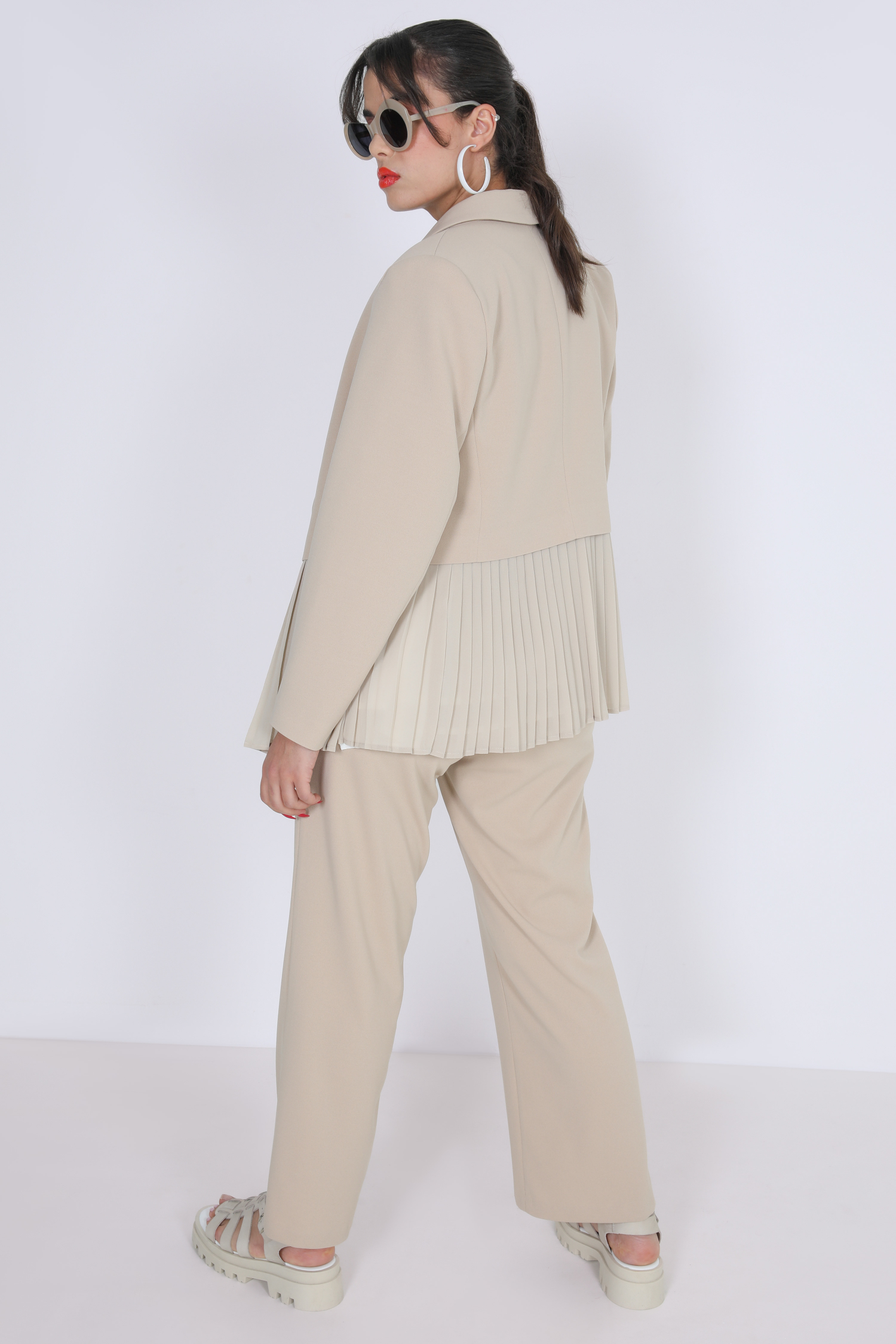 Plain suit jacket with pleats