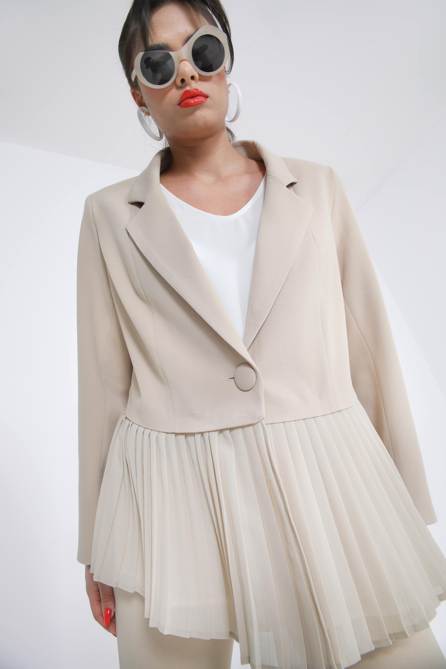 Plain suit jacket with pleats