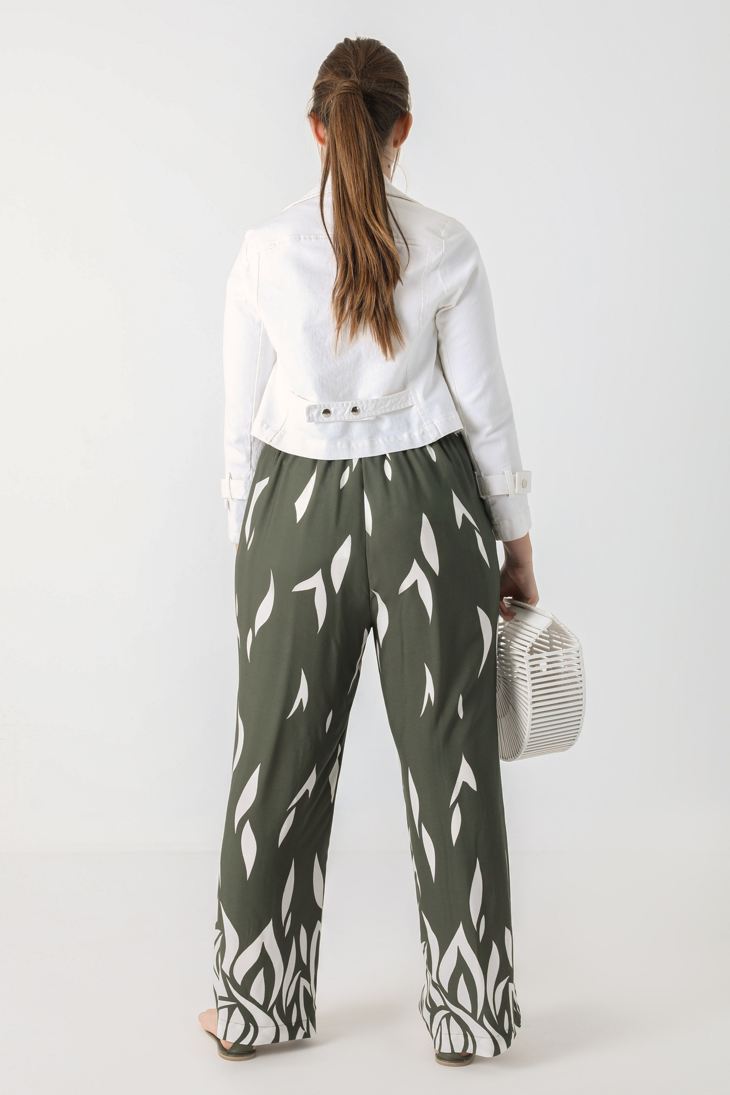 Fluid pants with a base pattern