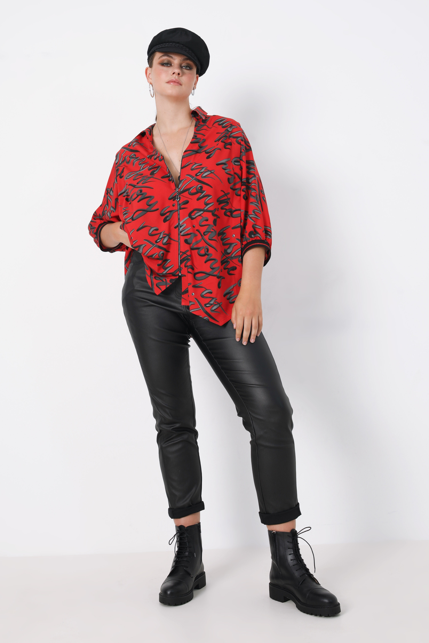 Graphic print shirt with zip