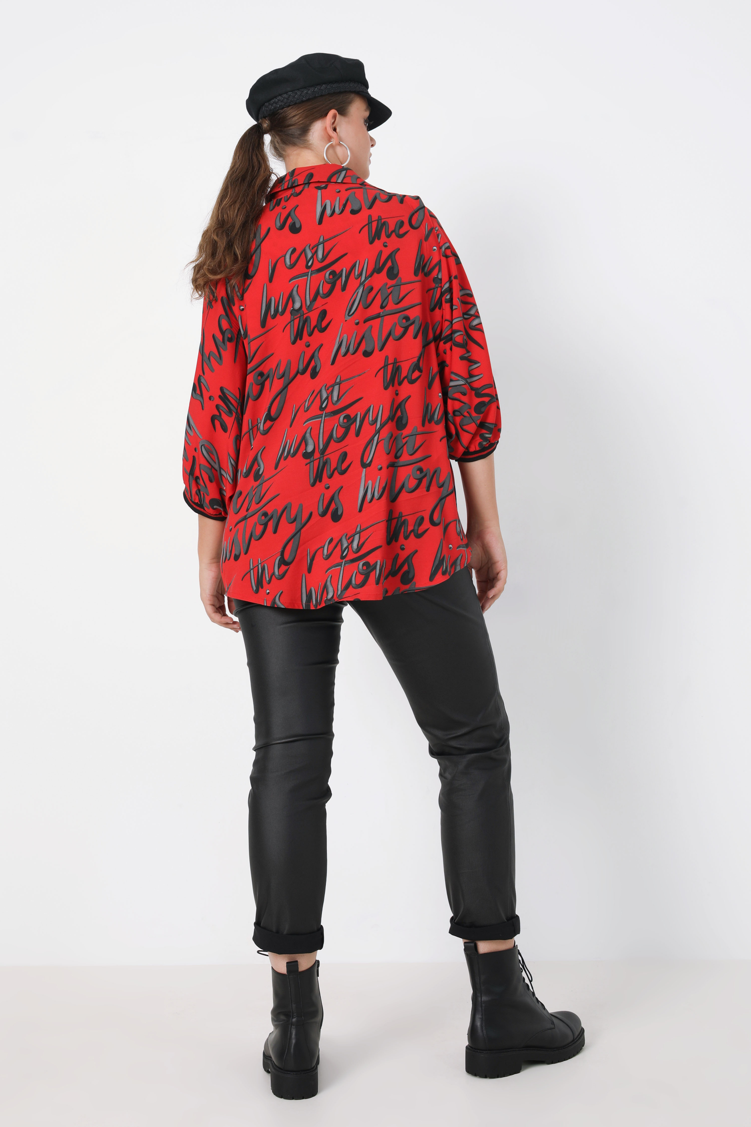 Graphic print shirt with zip