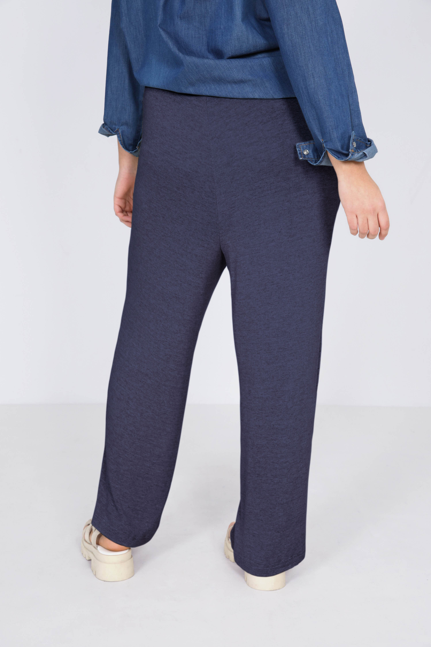 Plain knit straight pants