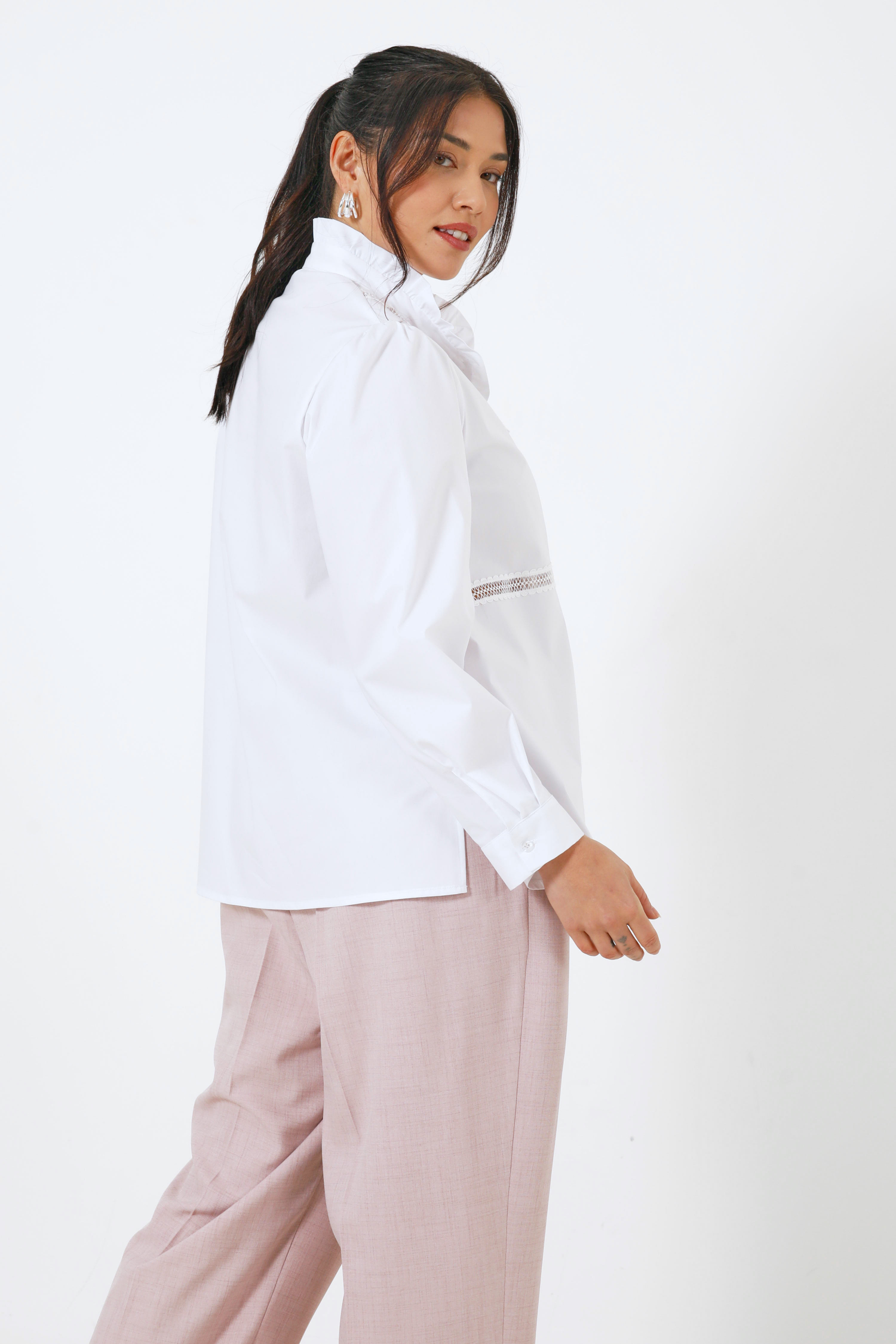 Soft cotton poplin shirt with a bib