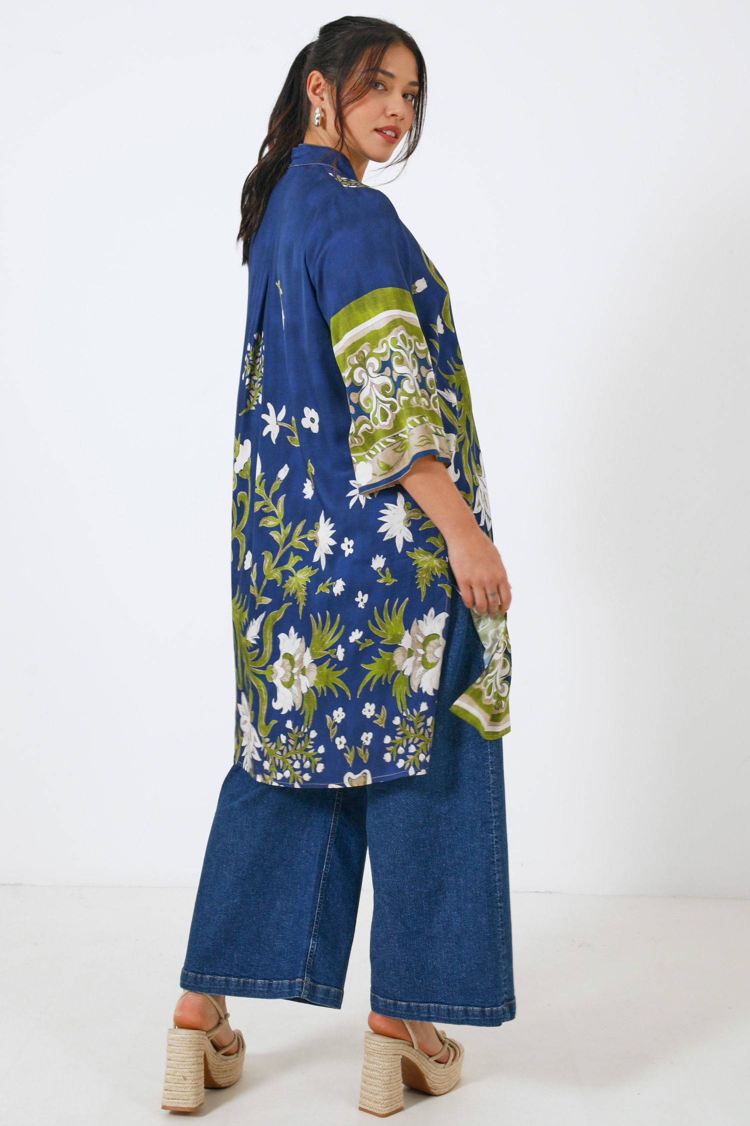 Long shirt with placed base print.