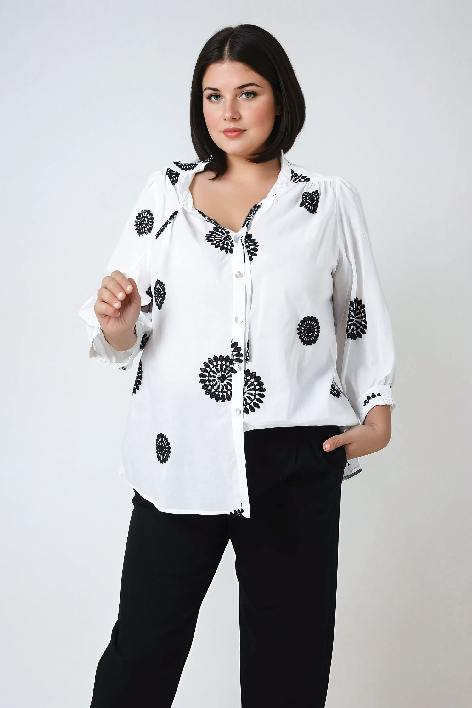 Chemise en coton brodé