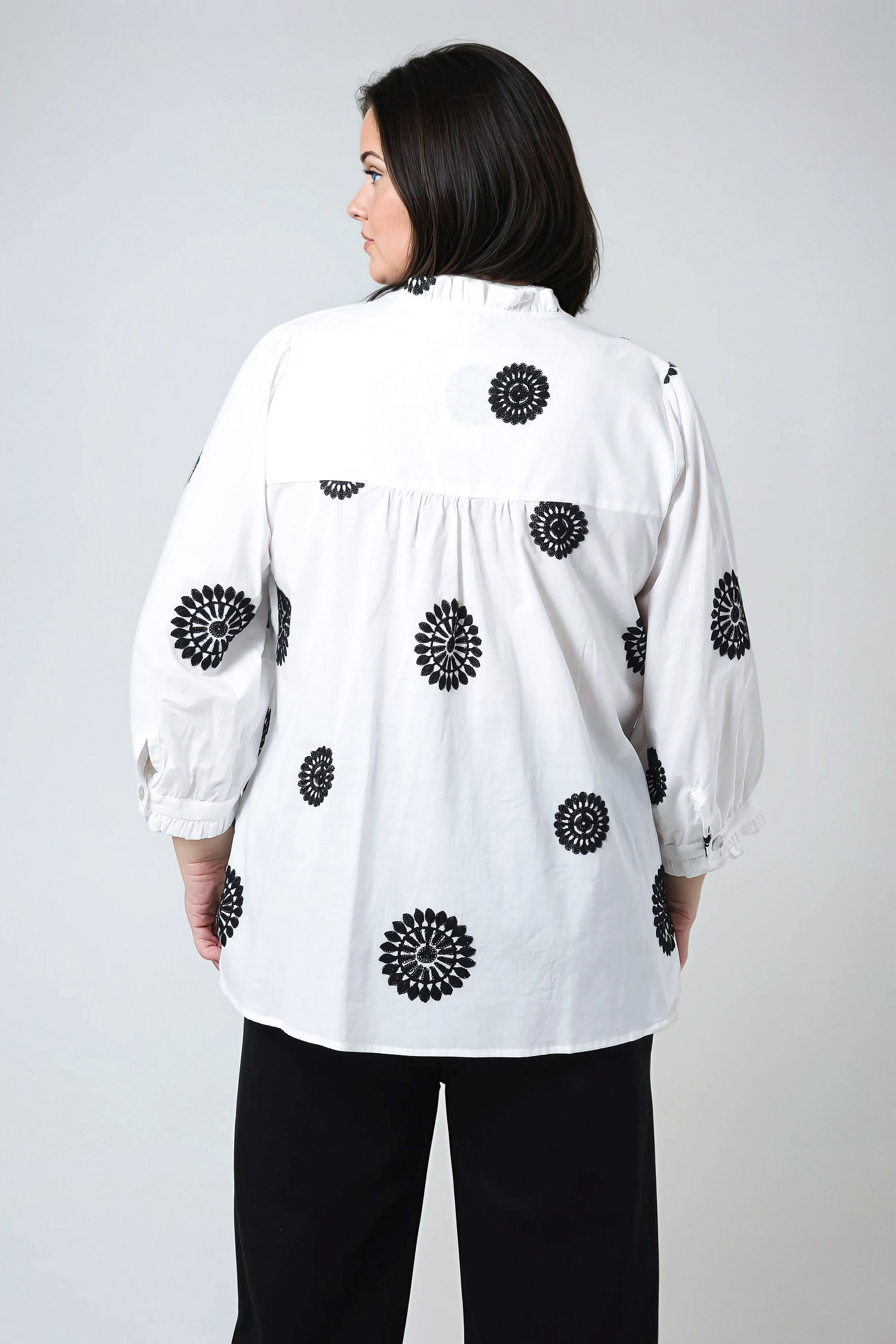 Chemise en coton brodé