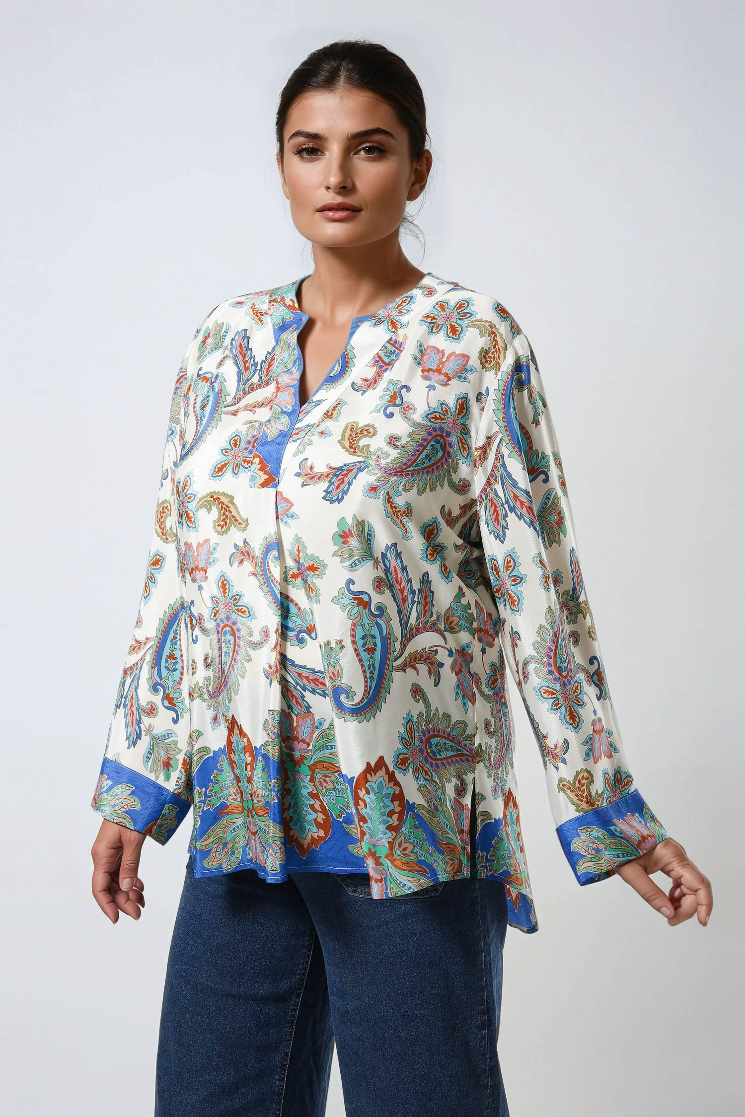 Blouse imprimée avec une base effet satiné en viscose ultra fluide