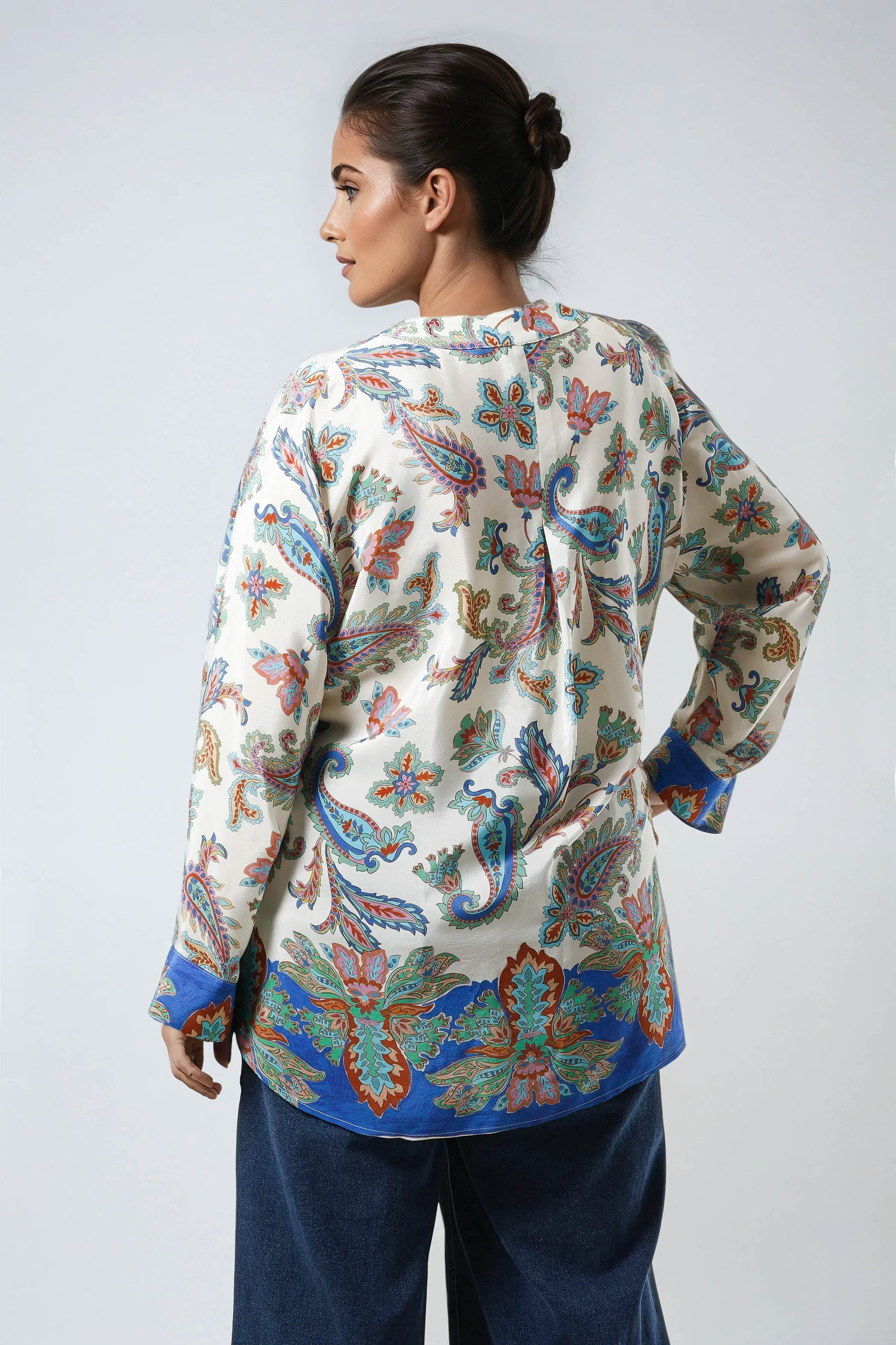 Blouse imprimée avec une base effet satiné en viscose ultra fluide