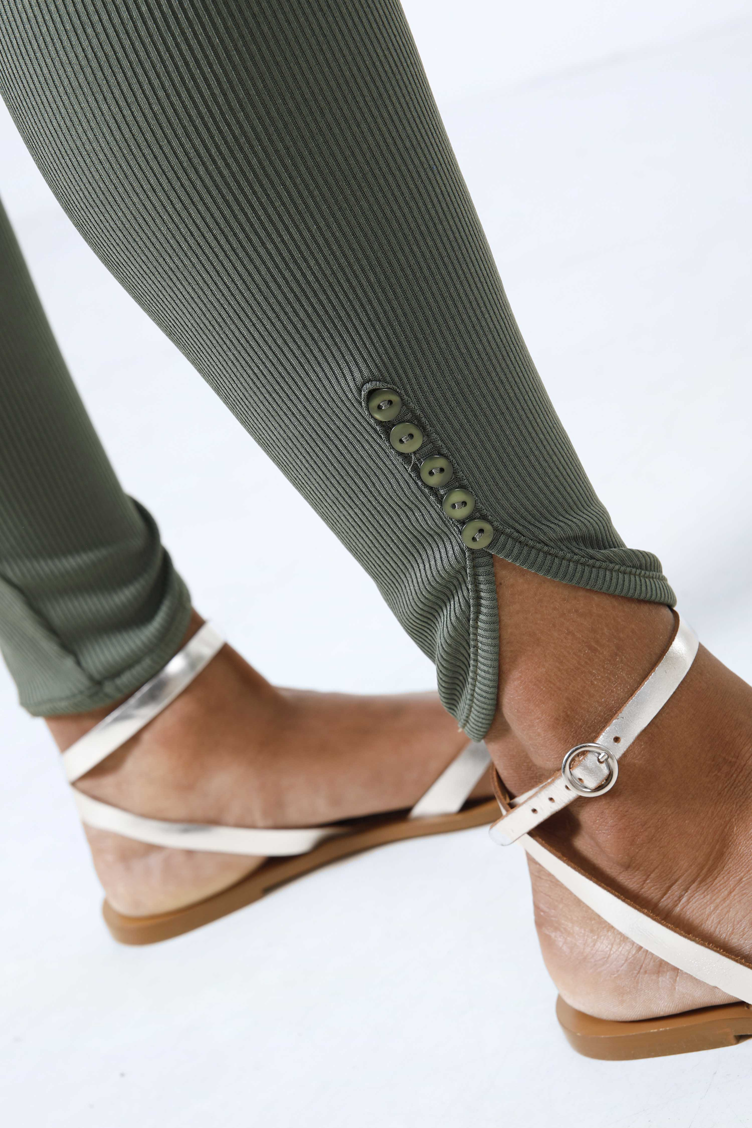 Legging en maille unie avec rangée de boutons